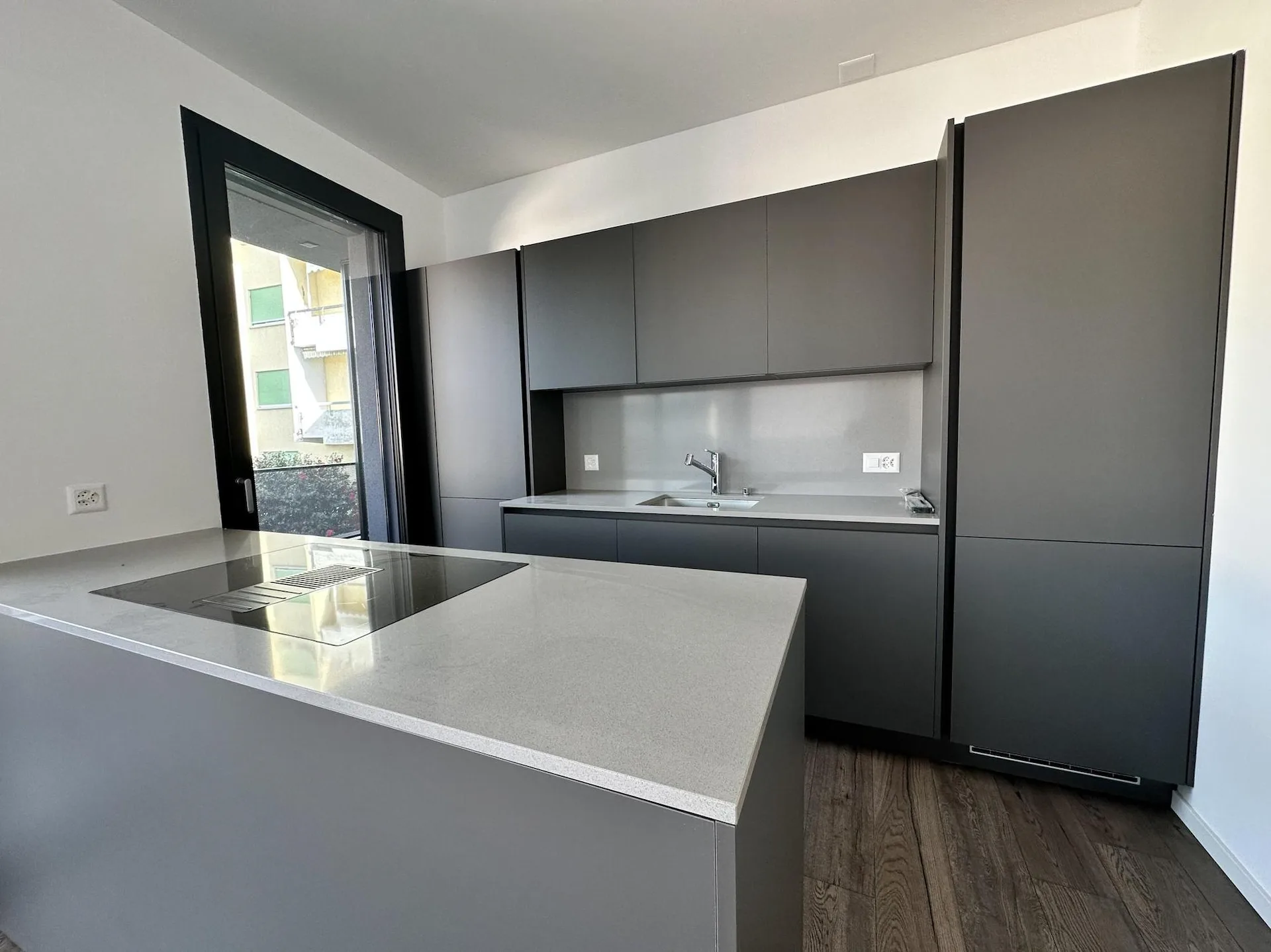 STUPENDES UND MODERNES 2.5-ZIMMER-WOHNUNG MIT GROßER TERRASSE IN CANOBBIO
