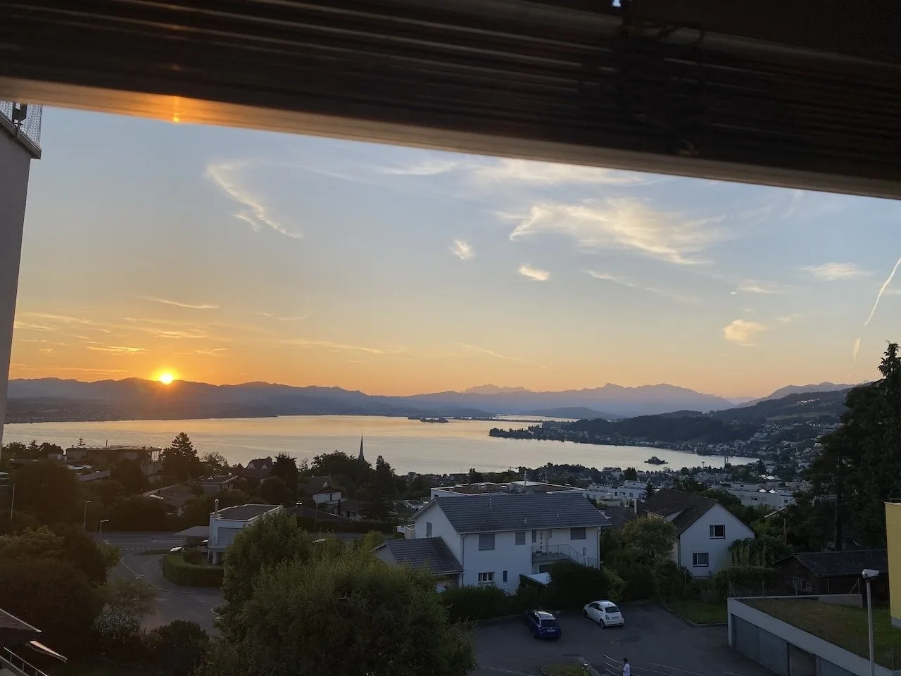 2½ ZI-WOHNUNG IN RICHTERSWIL (ZH), MÖBLIERT, TEMPORÄR