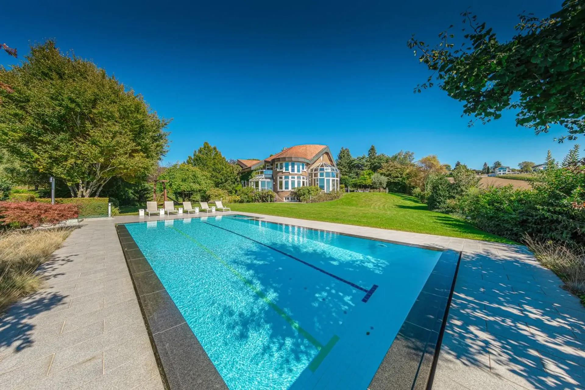 Sublimes Architekten-Villa vor den Toren von Lausanne
