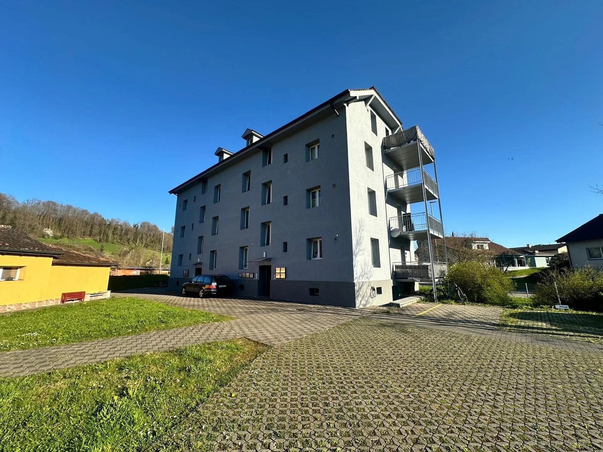 Moderne 4.5-Zimmer-Wohnung mit Balkon