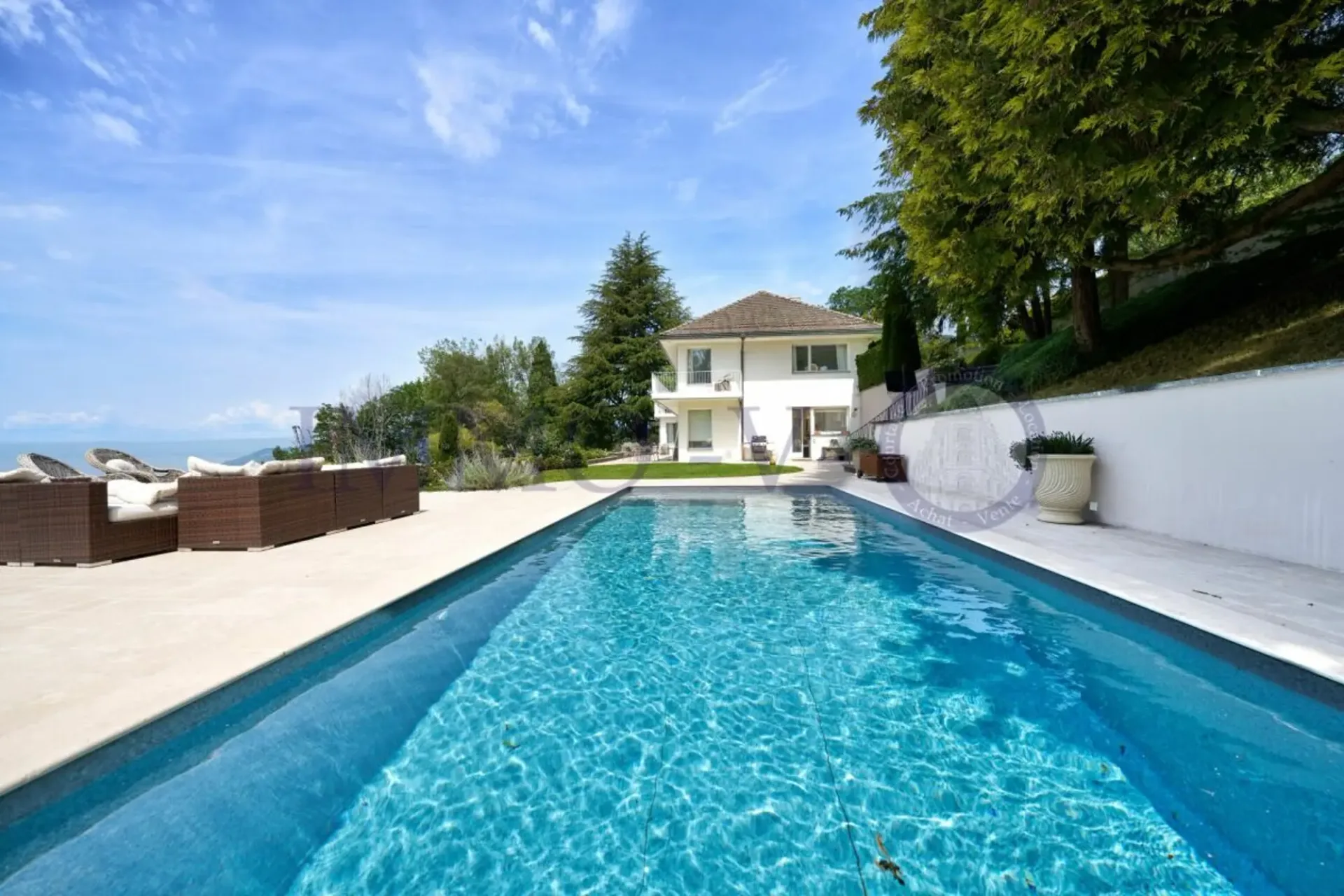 EXCLUSIVE WITH SWIMMING POOL AND PANORAMIC VIEW