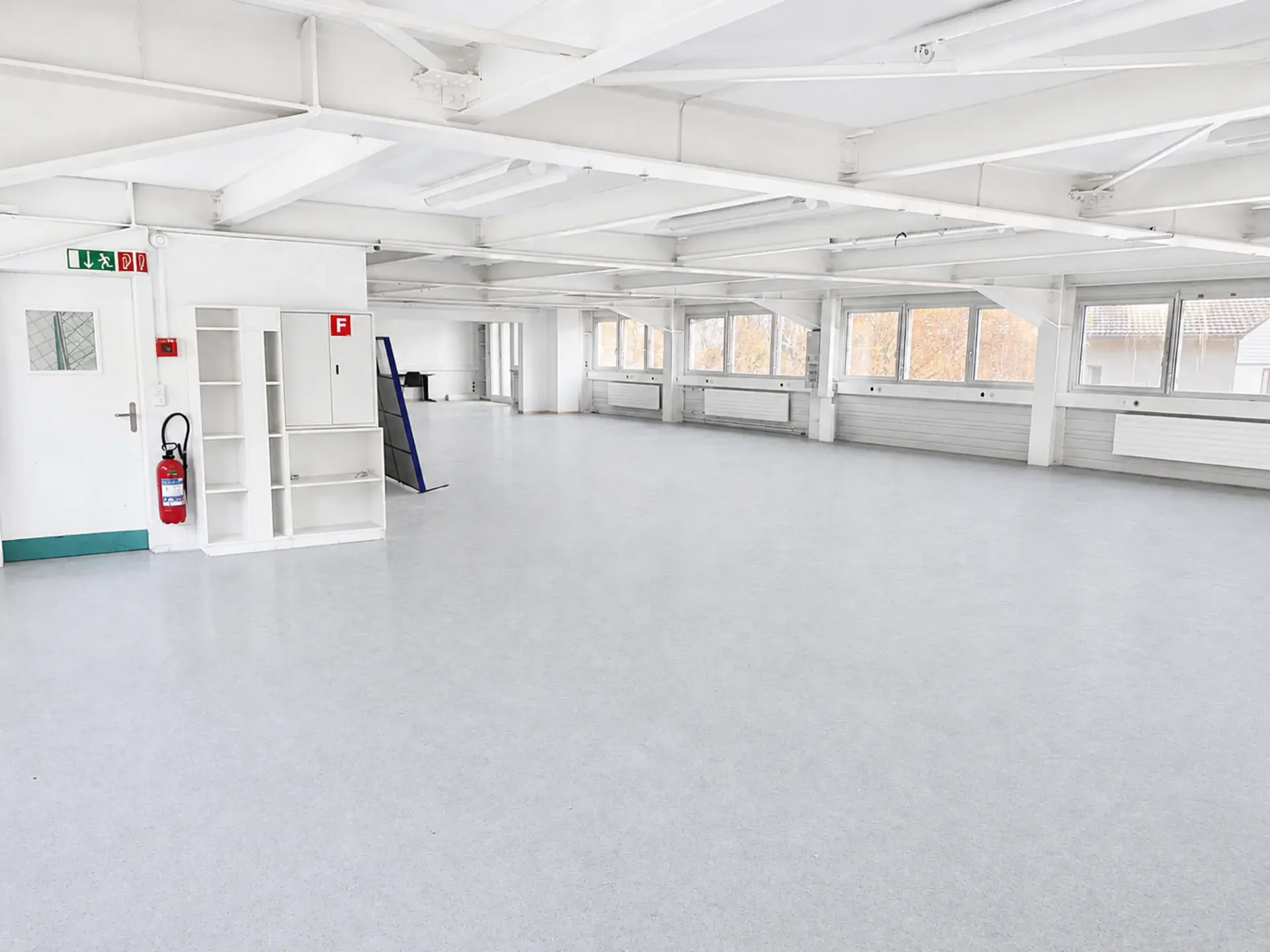 Gewerblicher oder industrieller Raum zur Miete in Orvin, 320m2