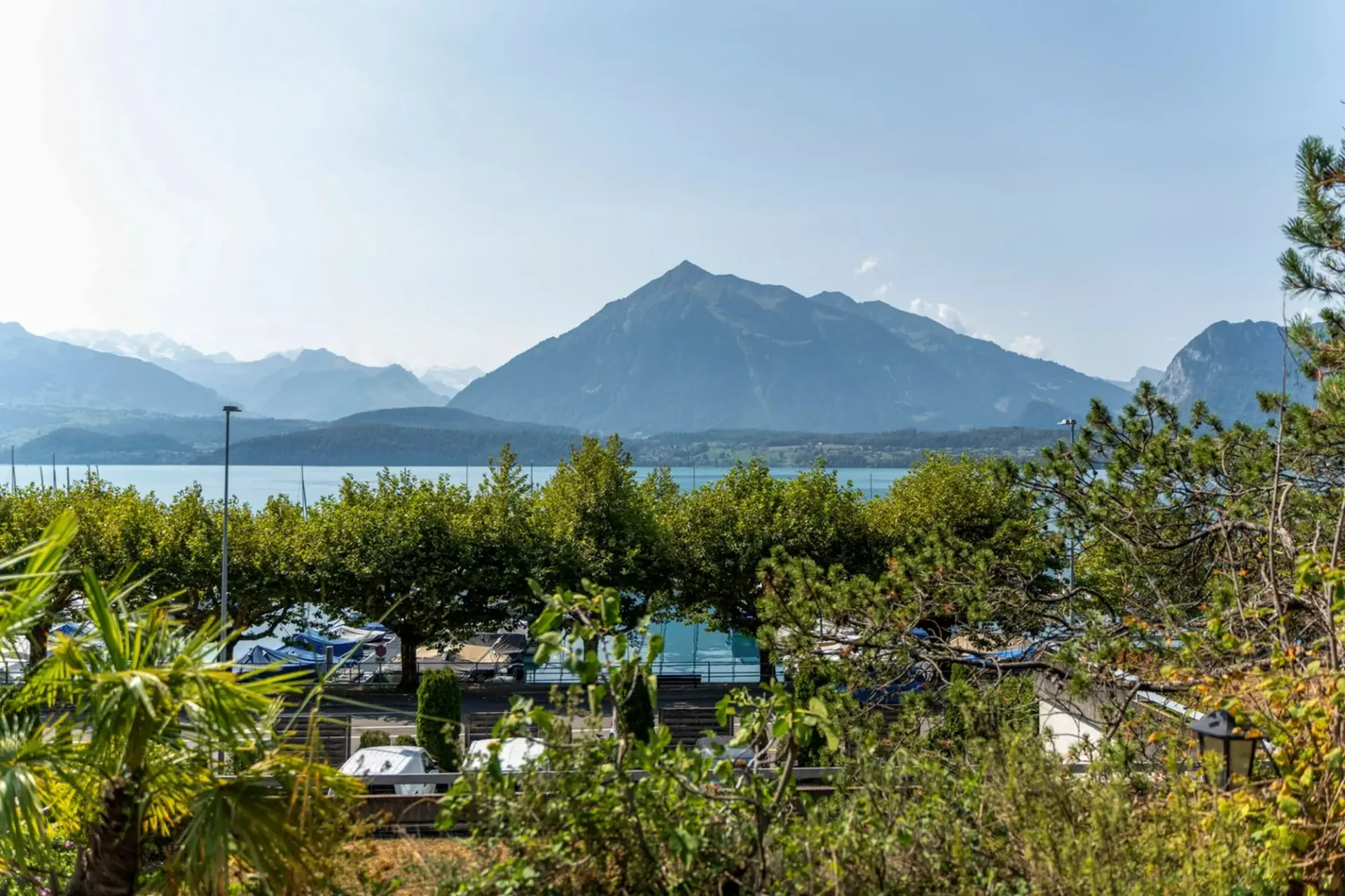 Charmante 3.5-Zimmer-Terrassenwohnung mit traumhaftem Seepanorama in Oberhofen am Thunersee