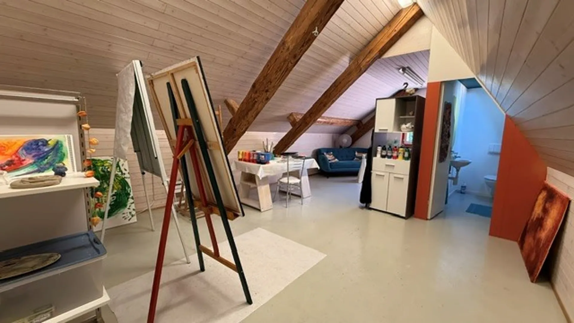Atelier/Hobbyraum im Dachgeschoss eines Mehrfamilienhauses zu vermieten
