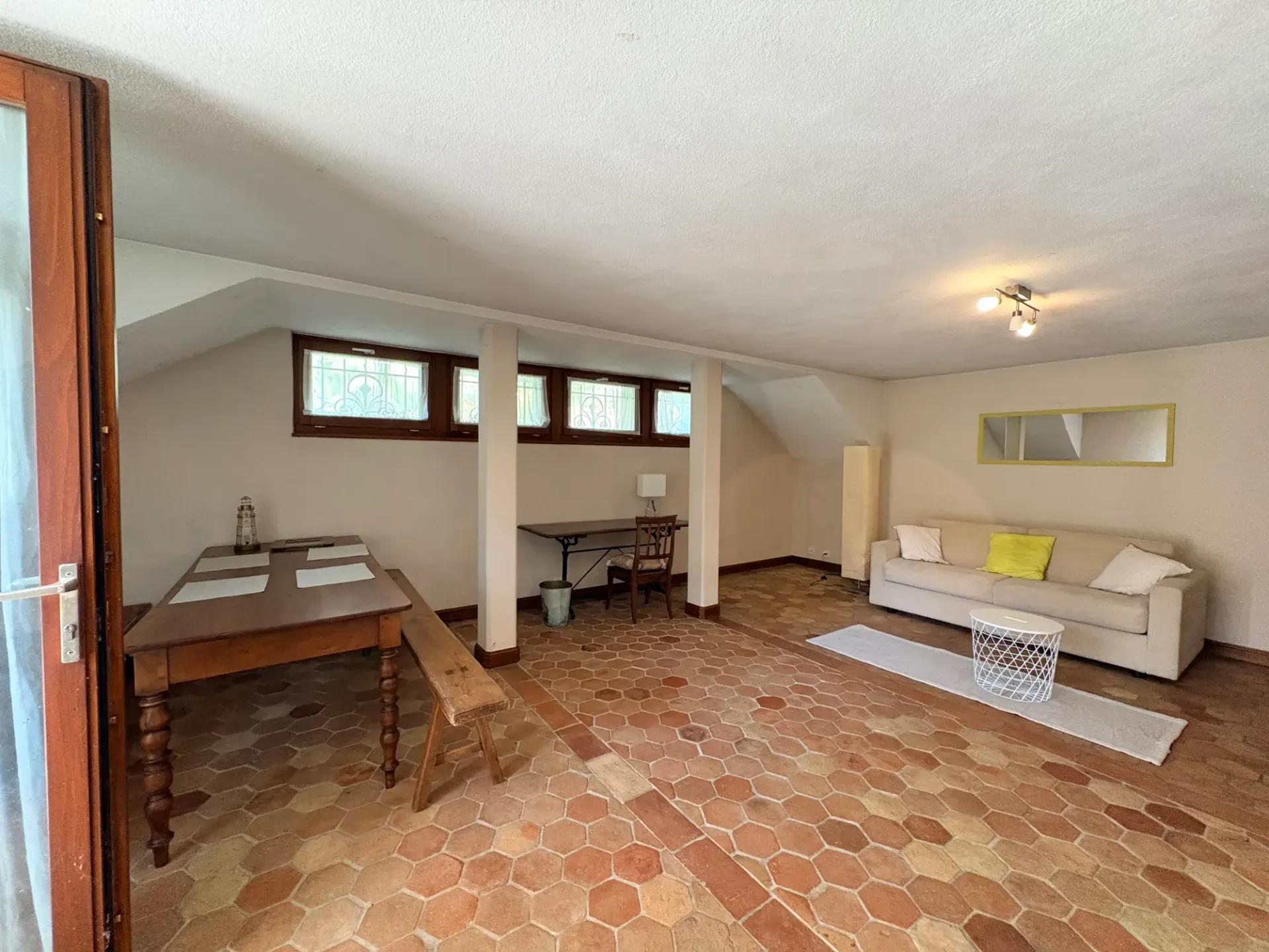 Grande monolocale arredato situato in una villa sicura a Plan-Les-Ouates