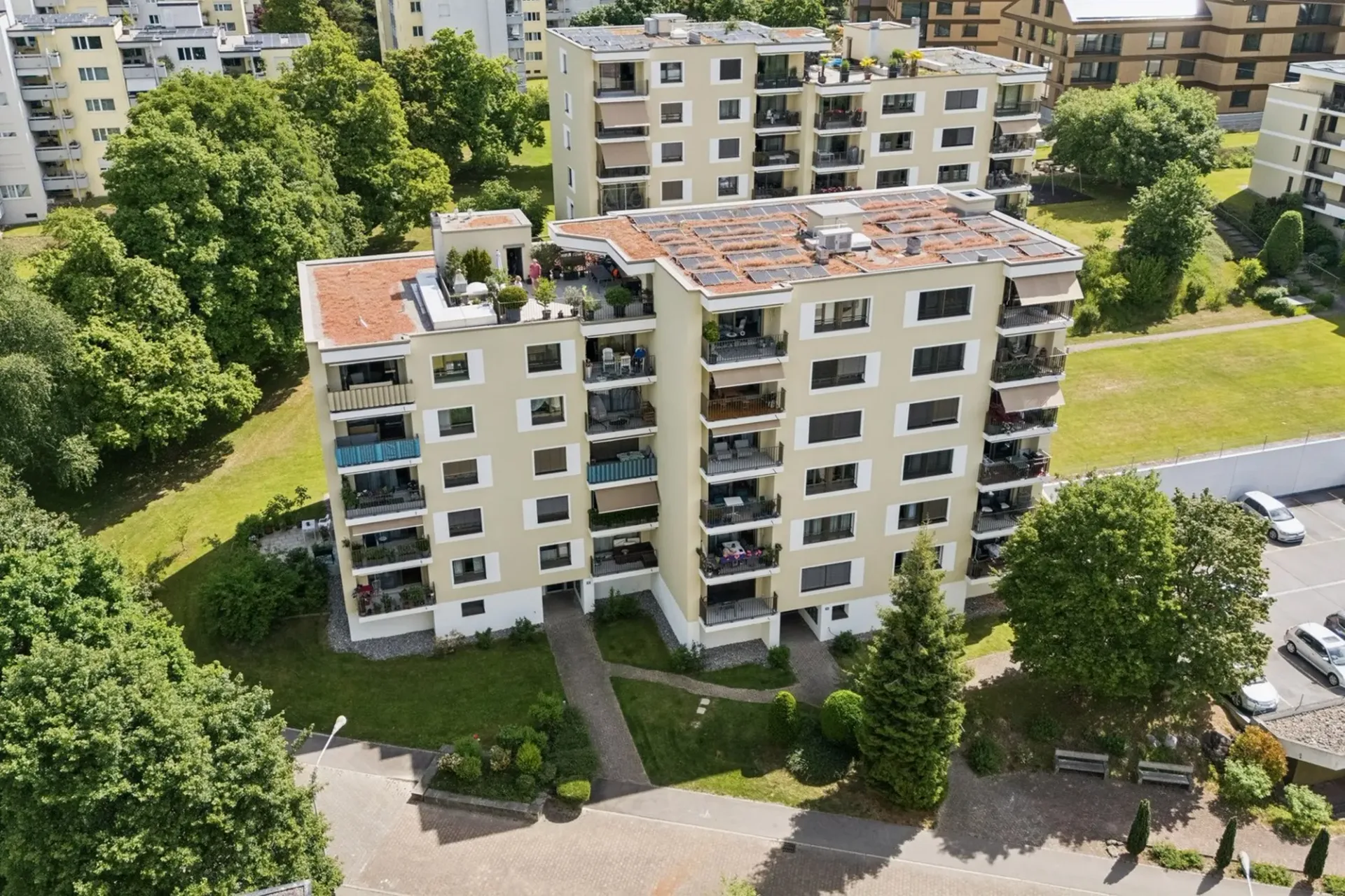 4.5-Zimmerwohnung mit sonniger Dachterrasse und Blick ins Grüne