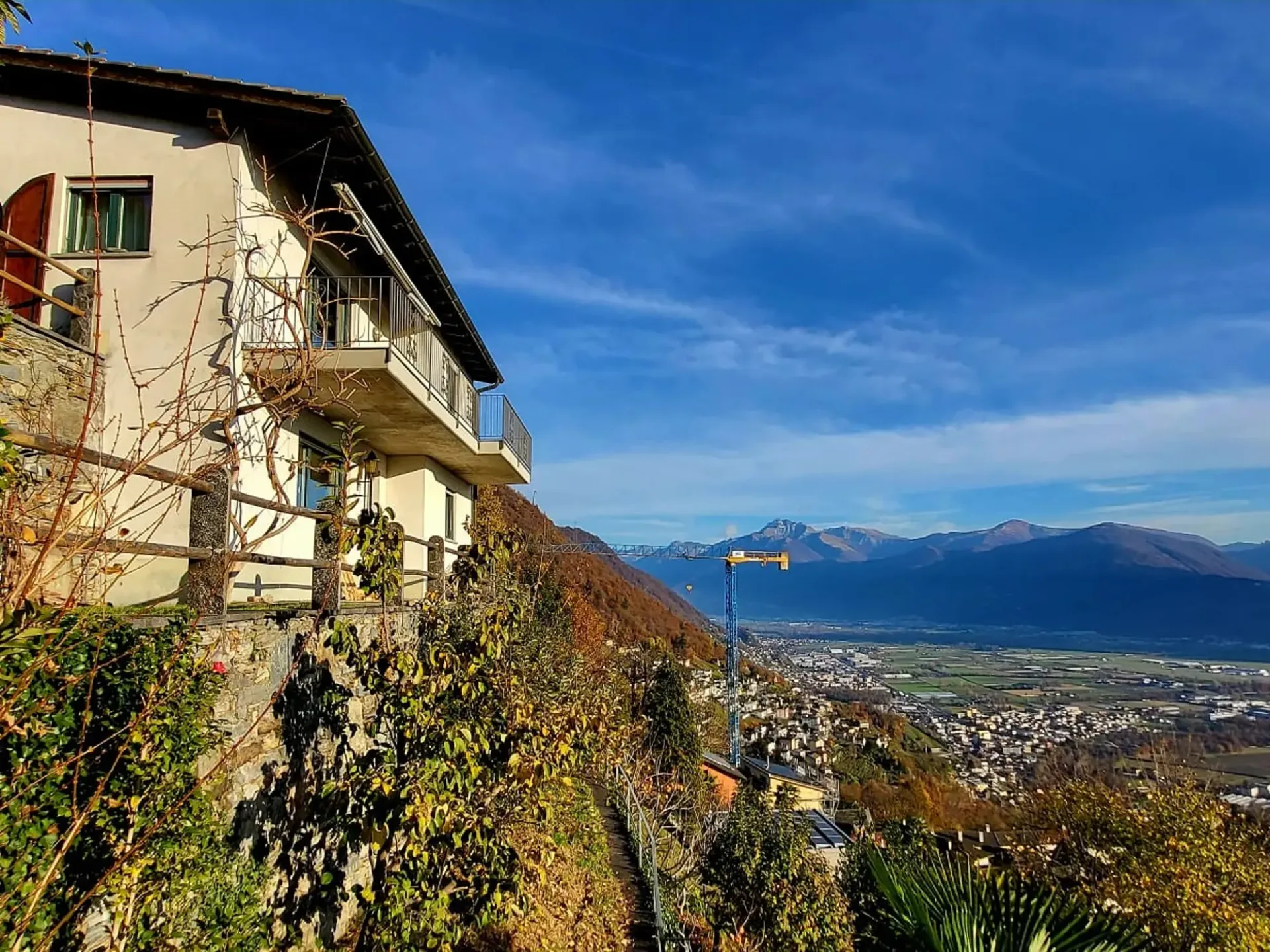 Schöne Villetta an reiner Südhanglage