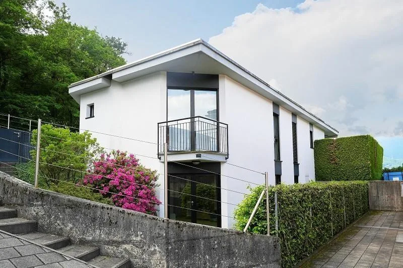 6 1/2-Zimmer-Dachmaisonette-Wohnung mit Grotto in 2 FMH / appartame...