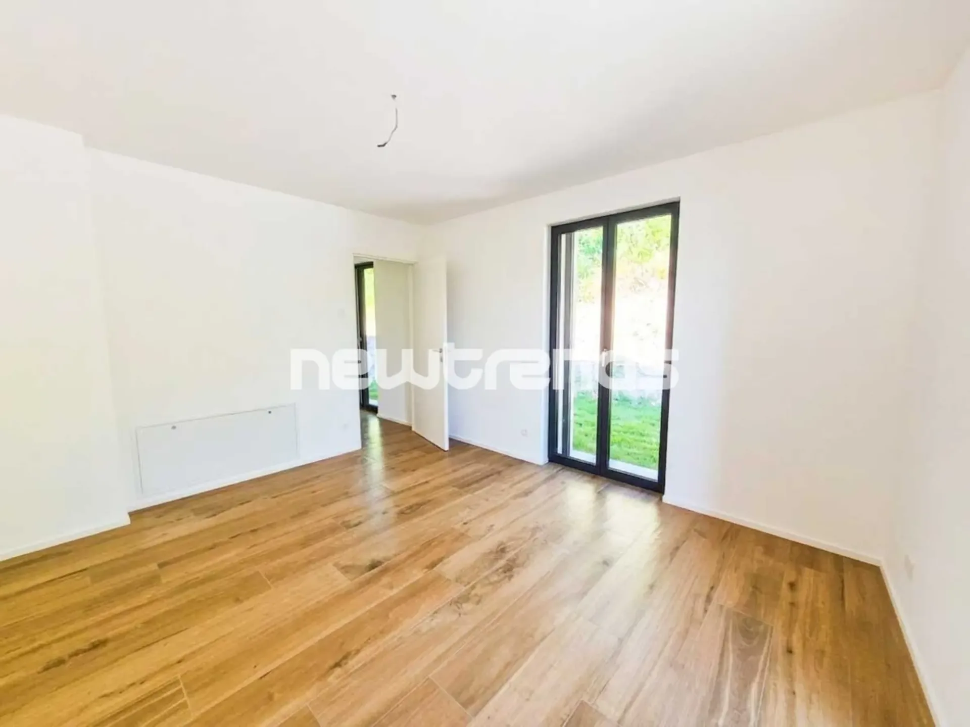 Pura-Caslano: affittasi nuovo 2.5 locali con giardino e patio