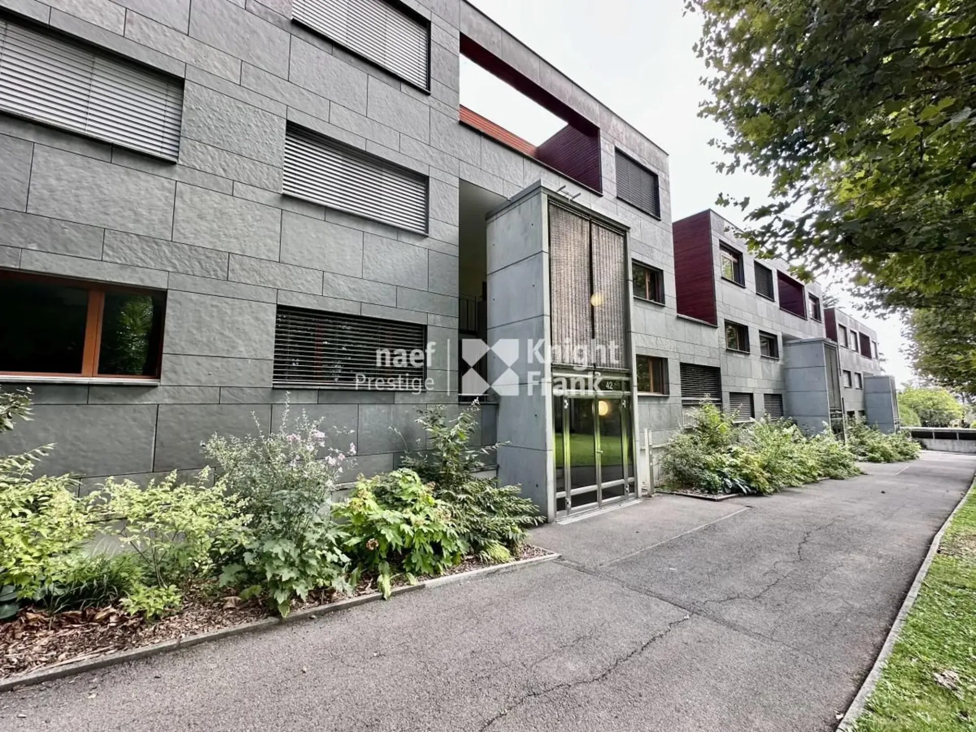 Schönes Duplex in einer gesicherten Residenz in Cologny