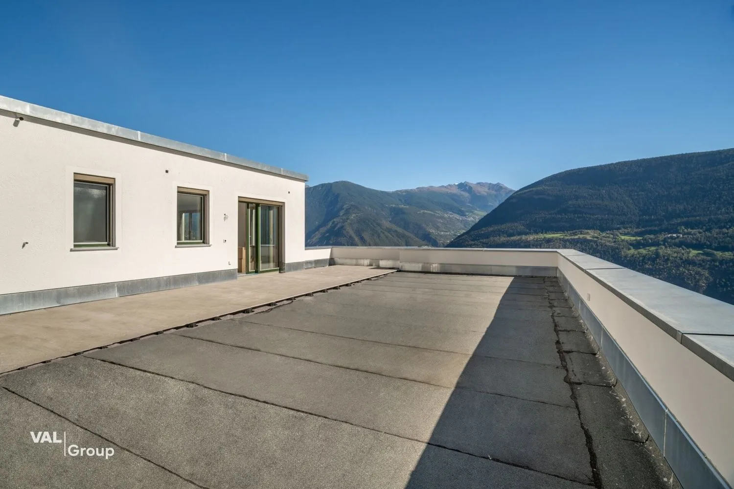 3.5-Zimmer-Attikawohnung - Modern wohnen über den Dächern von Ausserberg