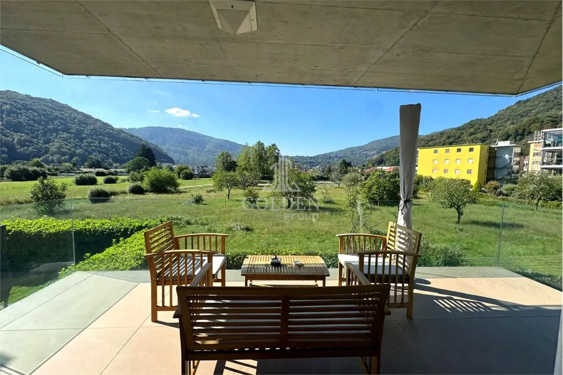 Caslano - Your bright nest with 30sqm terrace, furnished.
