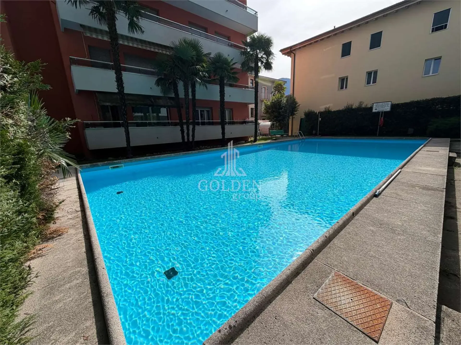 3.5 rooms with large terrace and pool in central location in Lugano