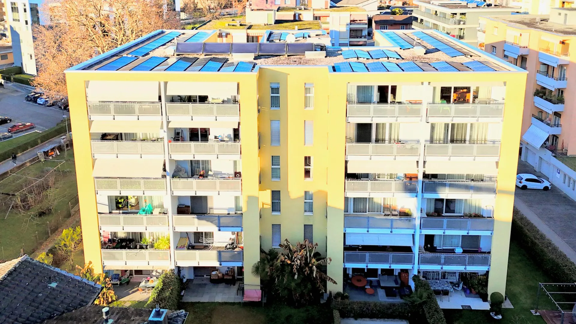 Elegante Attico con Terrazza Panoramica vicino al Centro di Lugano