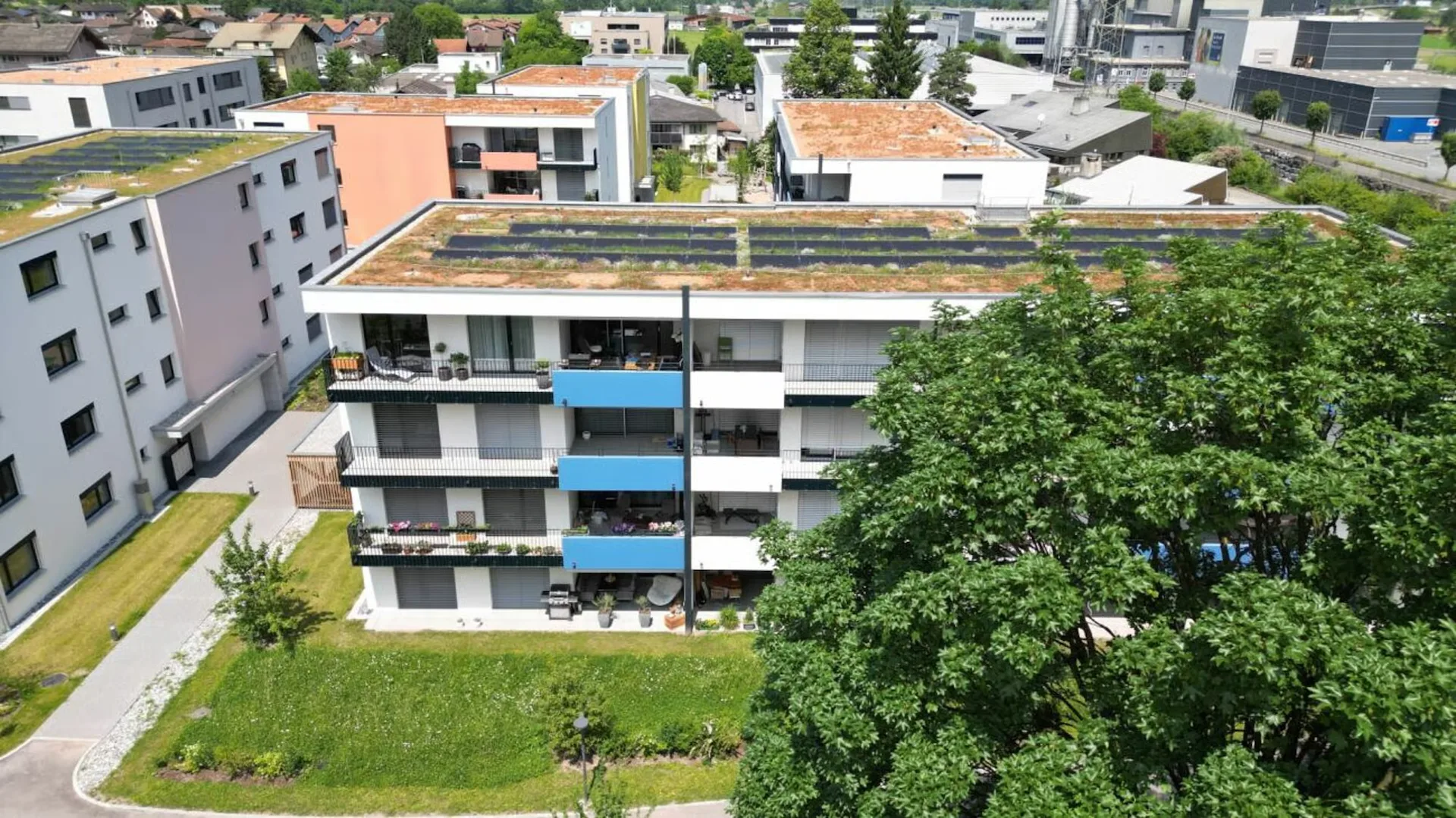 Neuwertige 2.5 Zimmer Sitzplatz Wohnung