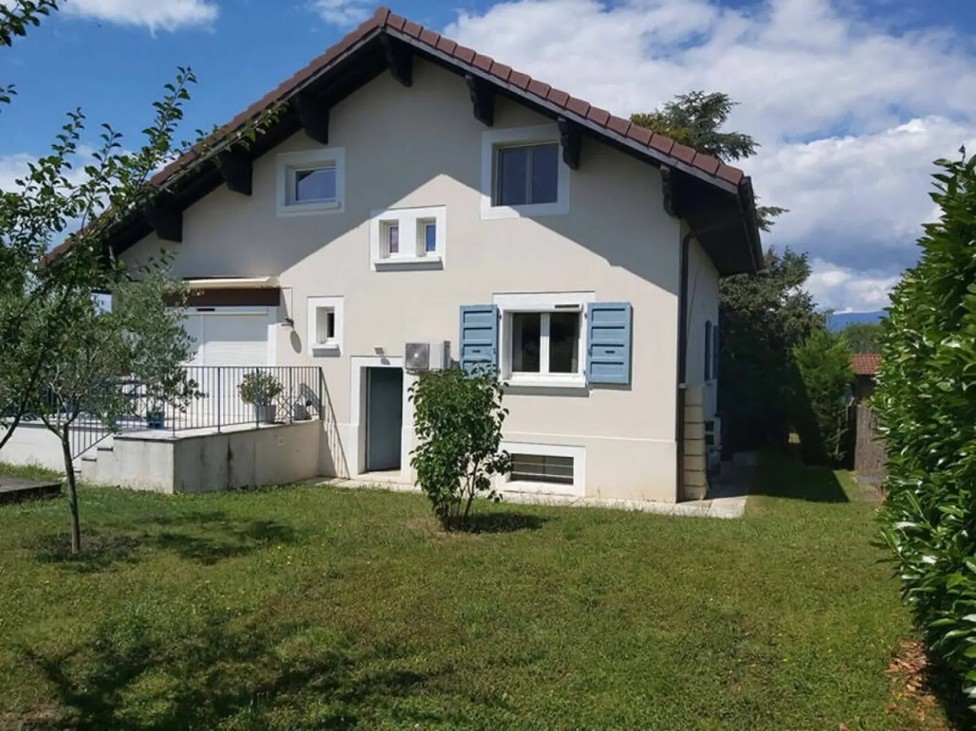 Haus mit 5 Zimmern, Swimmingpool und positiver Energie-Technologie in Chens-sur-Léman
