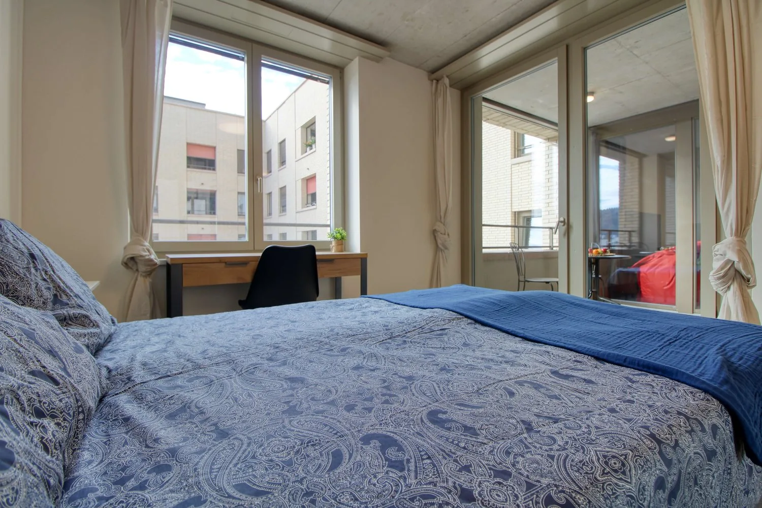 Möbliertes Studio mit eigener Küche und eigenem Bad im Neubau in Schlieren