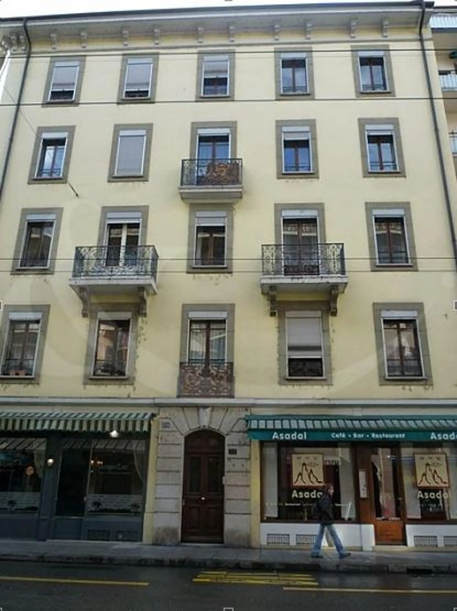9 Rue des Eaux-Vives, 3 Stücke