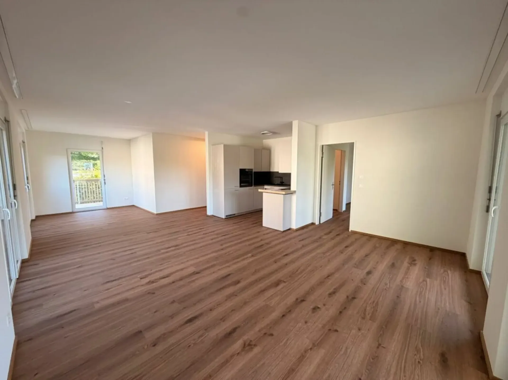Erstbezug: sonnige 3.5 Zimmer-Wohnung mit Aussicht an ruhiger Lage
