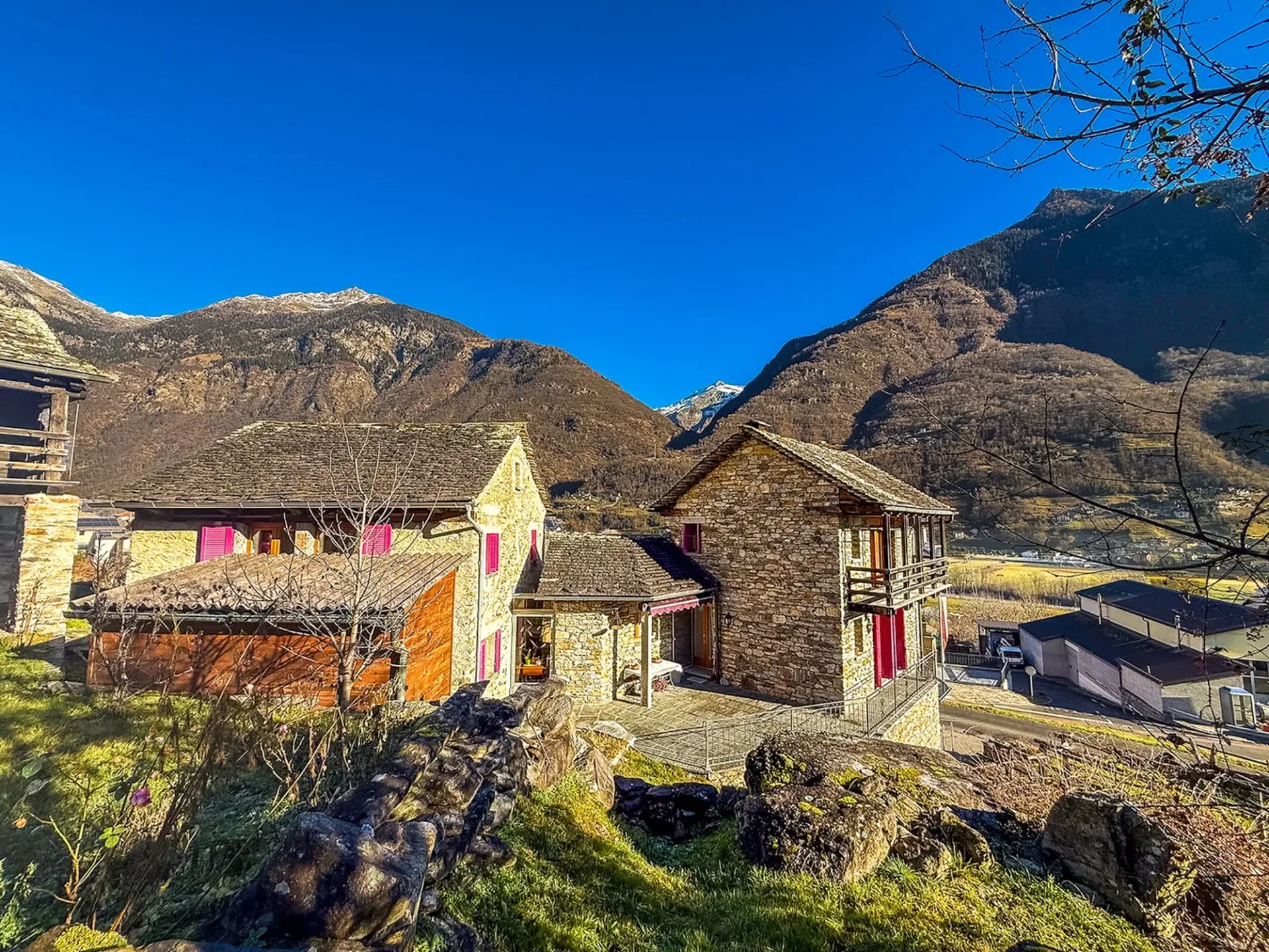 Typisches Tessiner Steinhaus voellig rennoviert