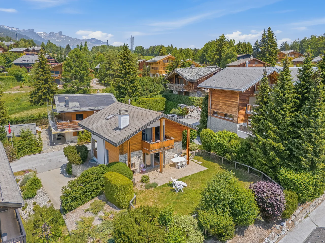 Rare ! Proche du golf - chalet traditionnel Disponible de suite