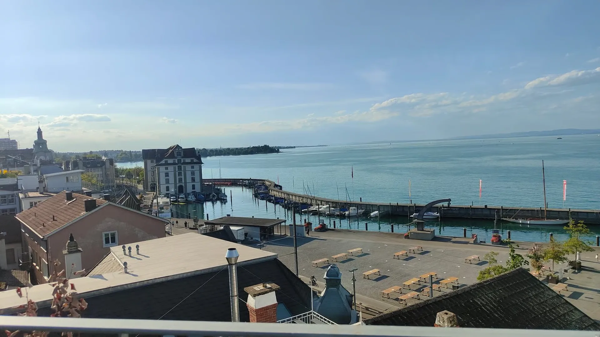 Charming 4-room old building apartment with lake view