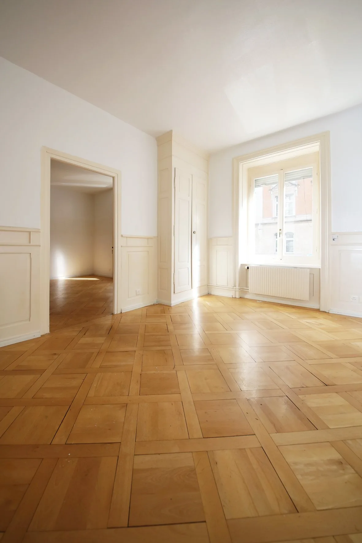 BEFRISTUNG - Altbauwohnung im 1. OG, beste Lage Kreis 4