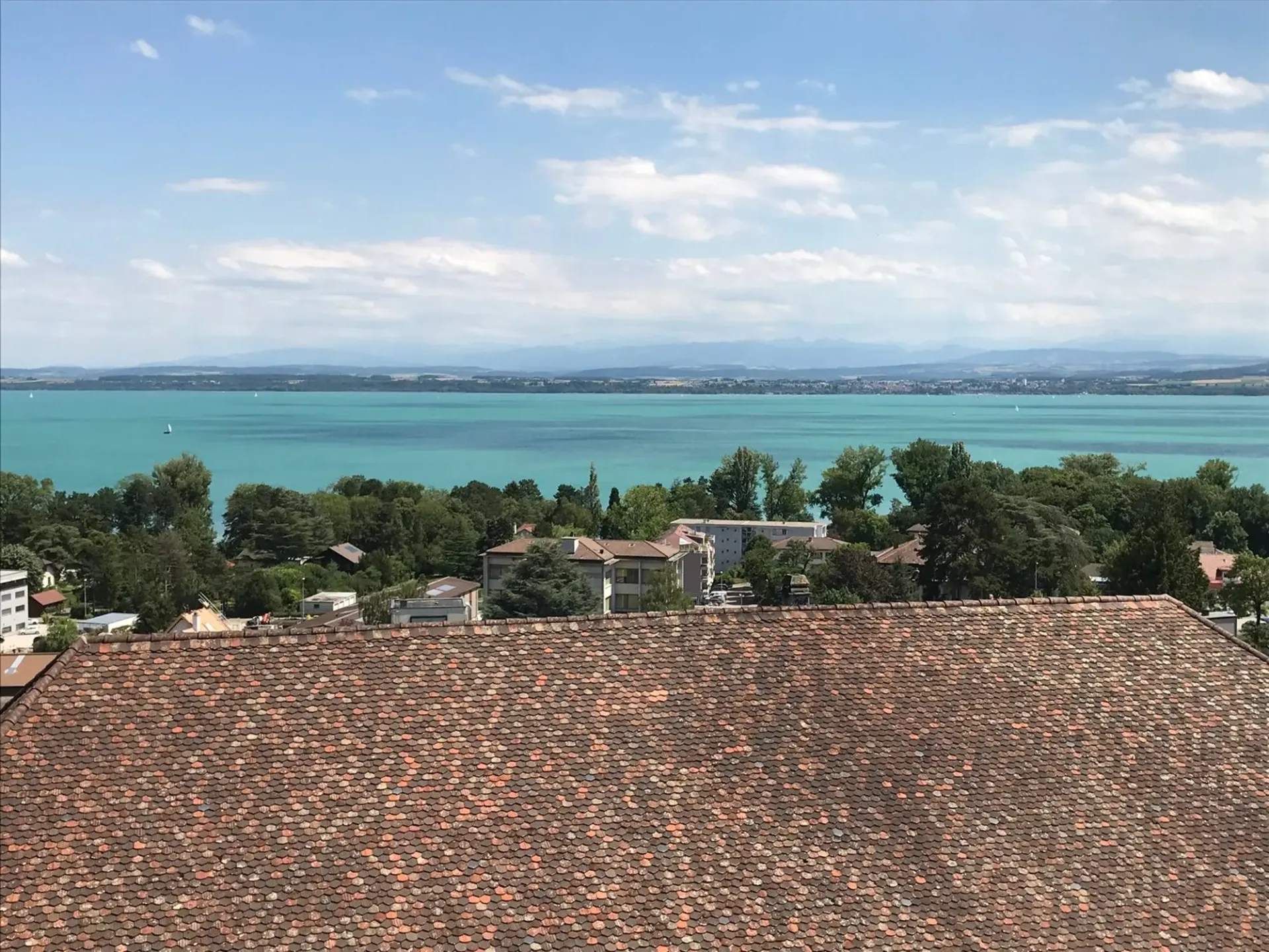 Wohnung mit 4.5 Zimmern, Balkon und Aussicht in St-Aubin