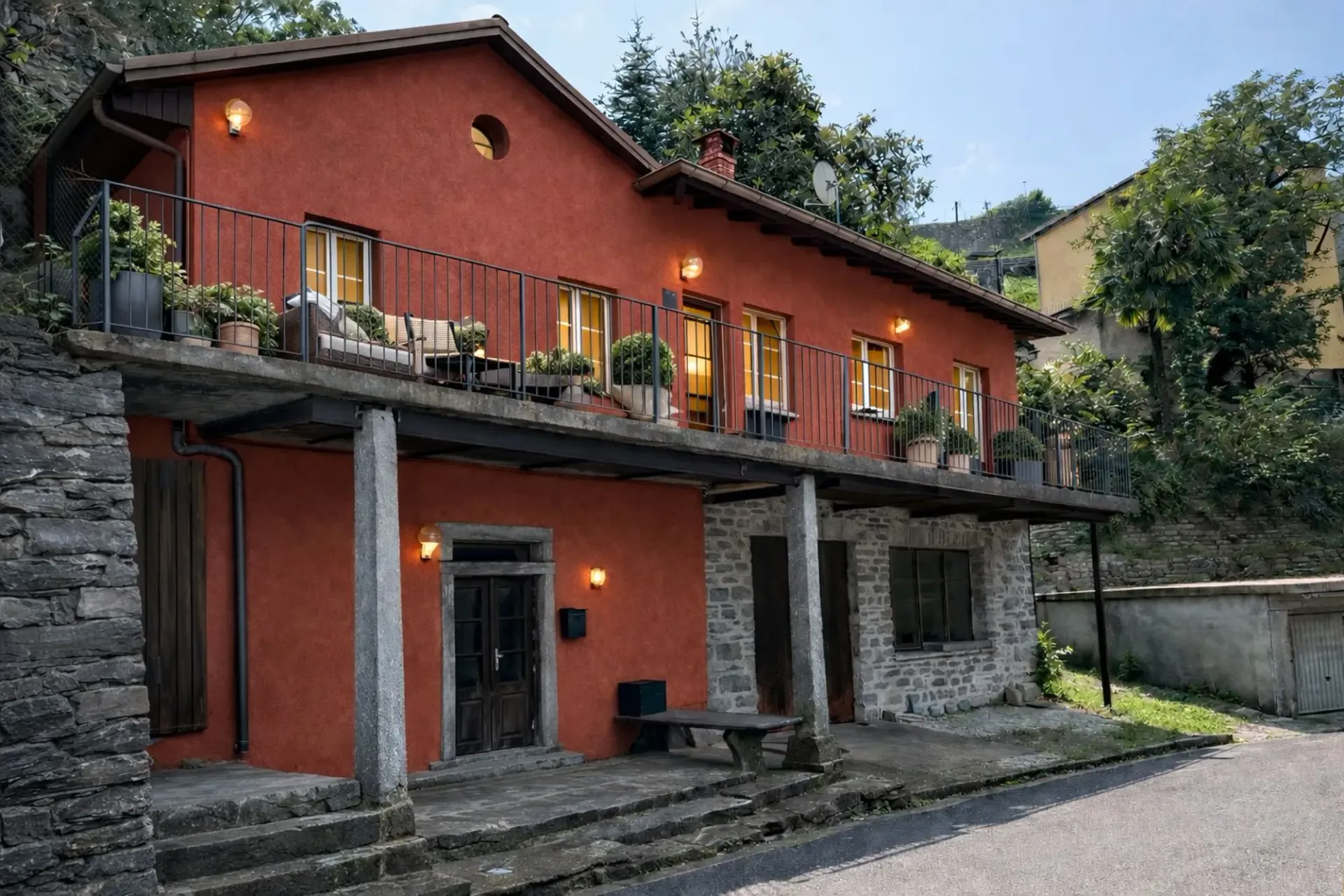 Zweitwohnsitz Haus mit zwei Wohnungen, Garage und Garten