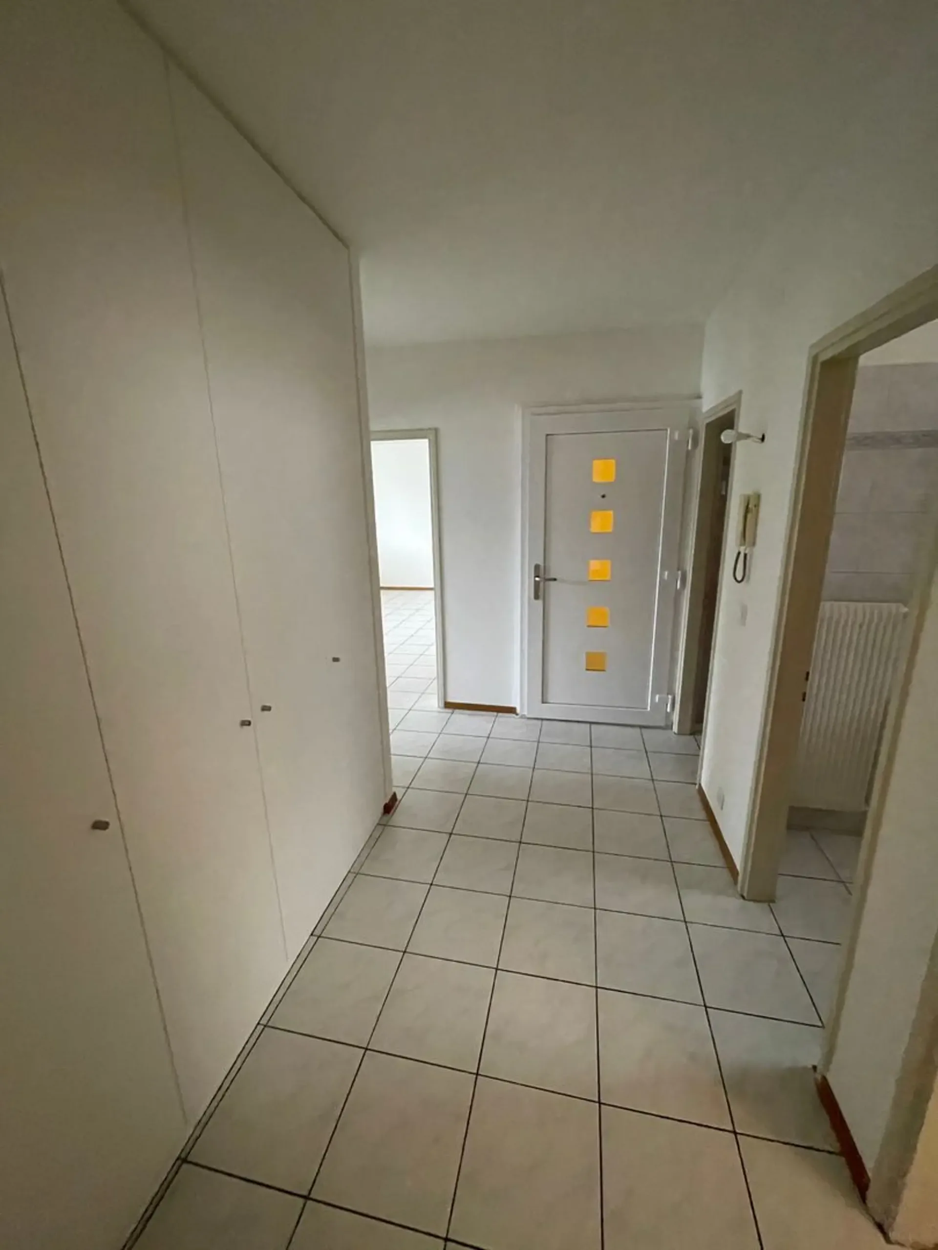 Wir vermieten eine 3,5-Zimmer-Wohnung in Minusio