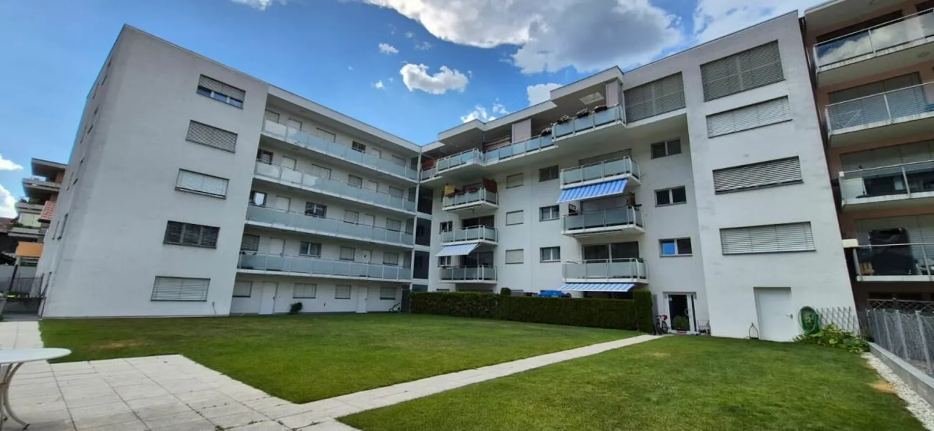 Helles 3.5-Zimmer-Wohnung im Zentrum von Saxon