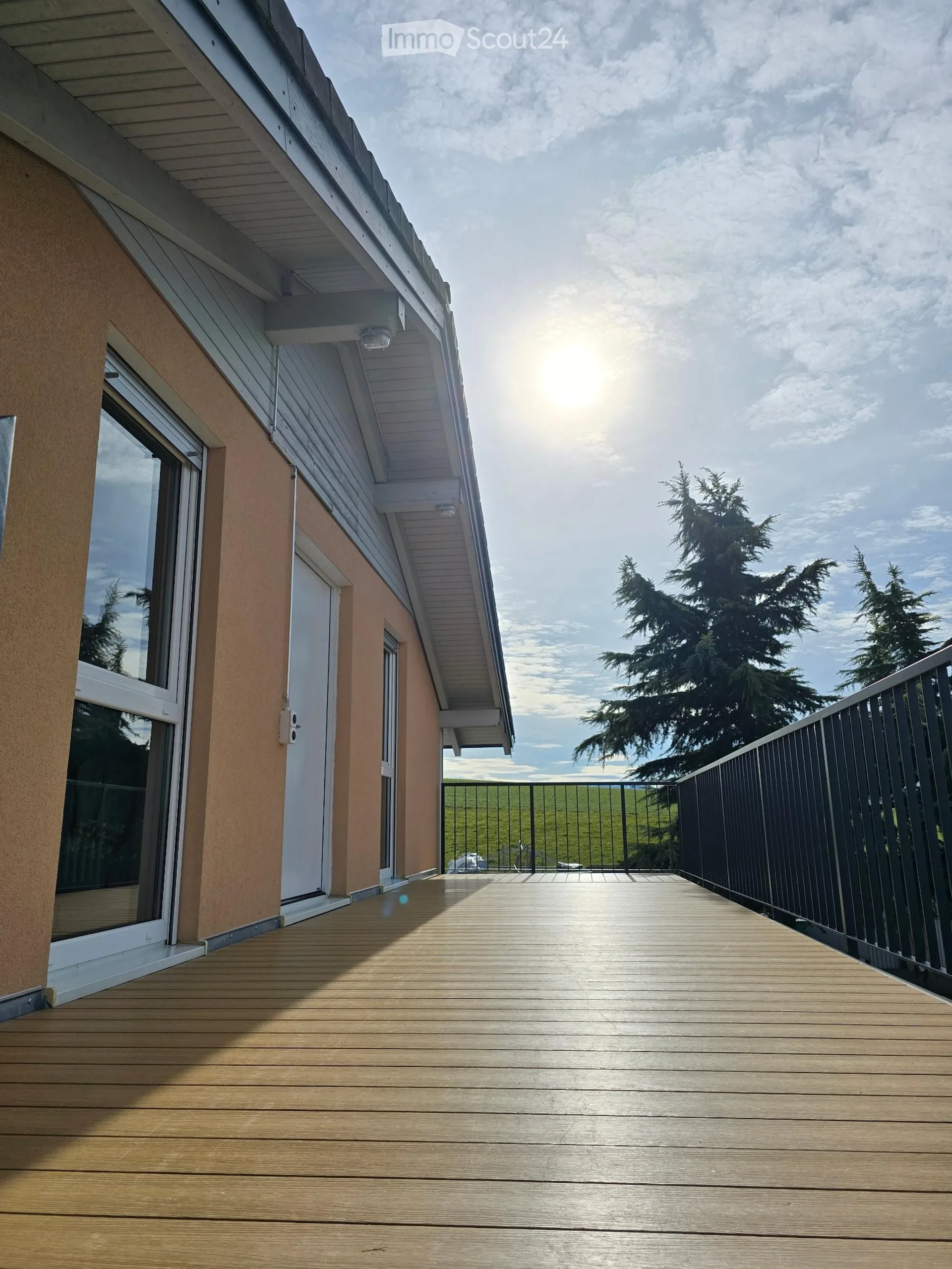 Zu vermieten frisch renovierte 2.5-Zimmer-Wohnung in Courtion