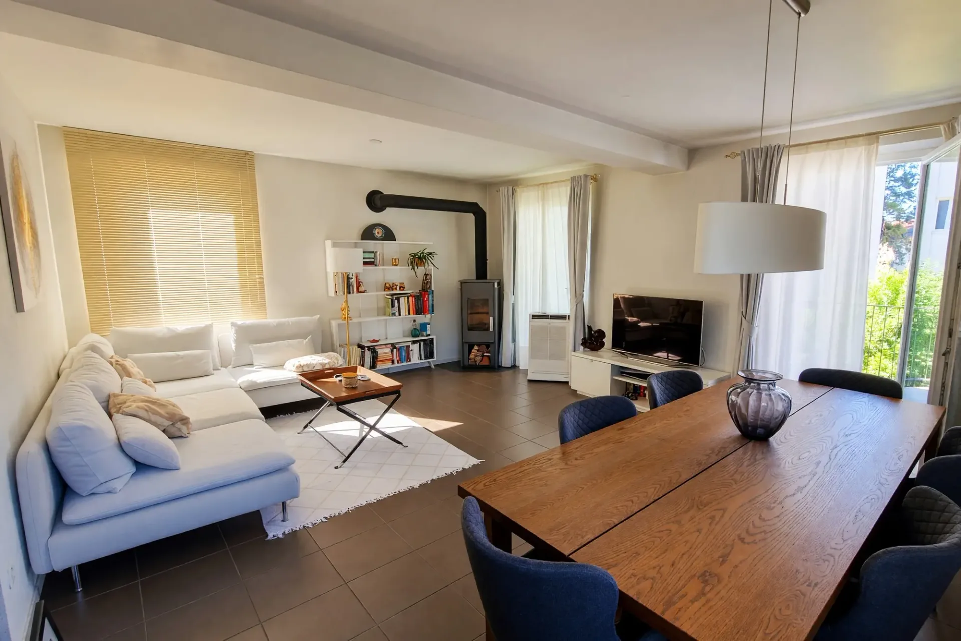 Modernes 3,5-Zimmer-Apartment mit Terrasse, renoviert