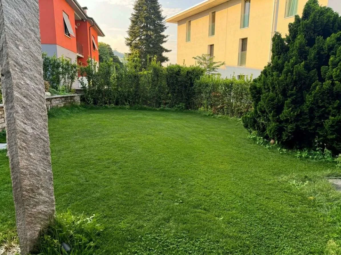 Helles und Modernes 3.5-Zimmer-Wohnung mit eigenem Garten in Pregassona