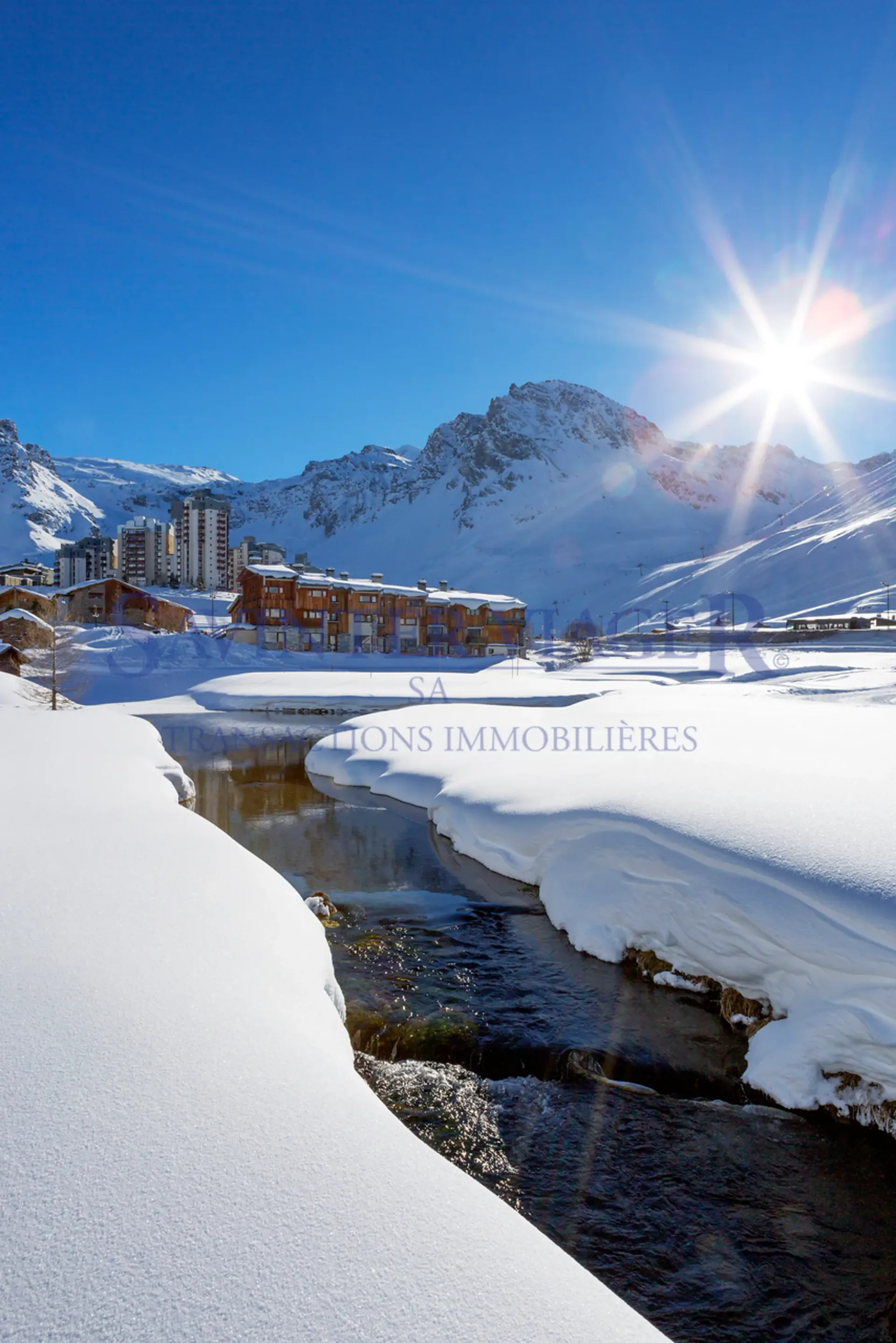 Propriété à 15 minutes des pistes, vue panoramique. Vente à Terme.