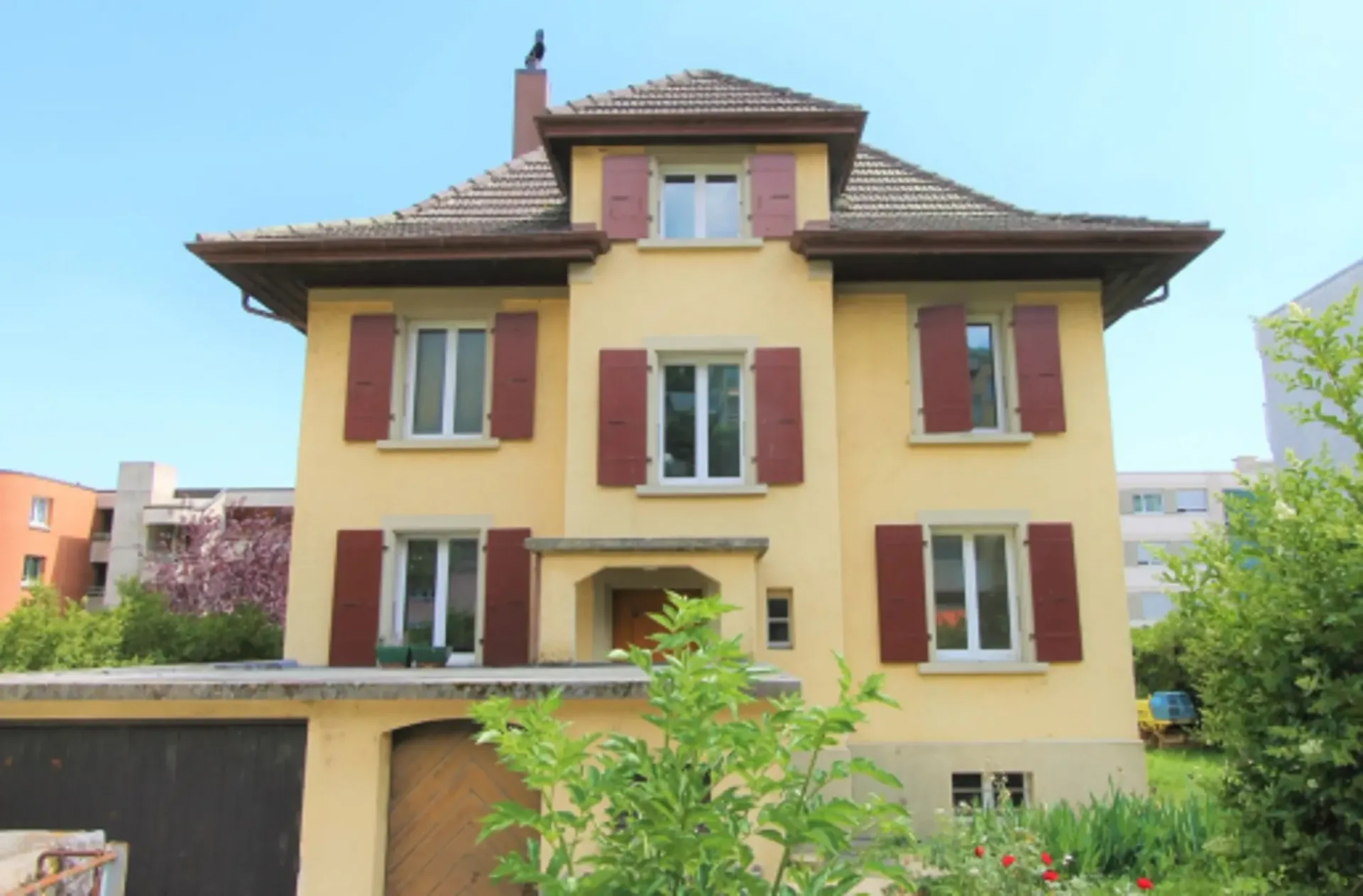 Mietshaus ideal in Hauterive gelegen – 6 Apartments zu Fuß in 5 Minuten vom See