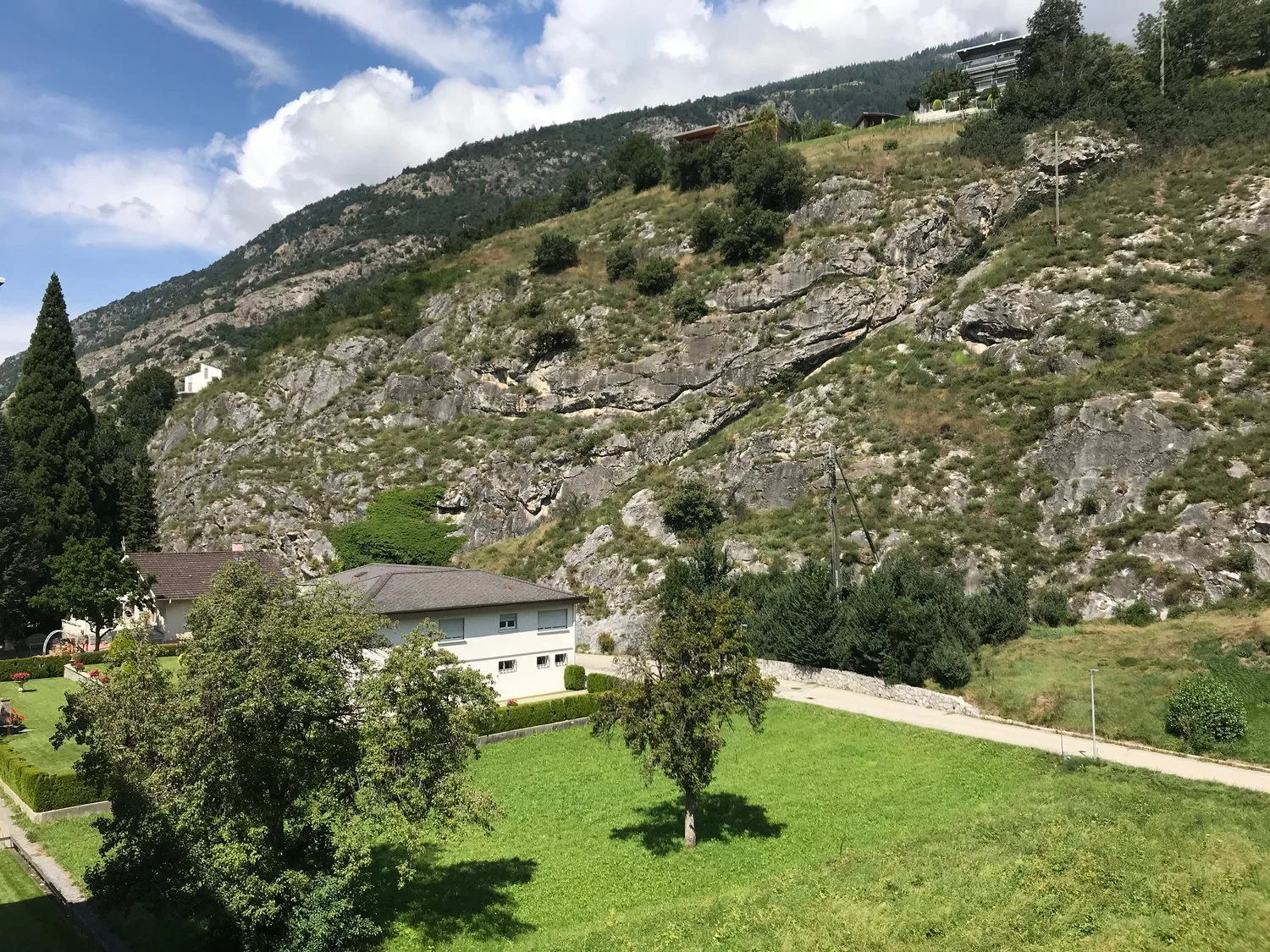 3.5 ROOMS WITH TERRACE AND INDOOR PARKING - BUILT IN 2021 - IDEAL LOCATION / MALOC-IMMO