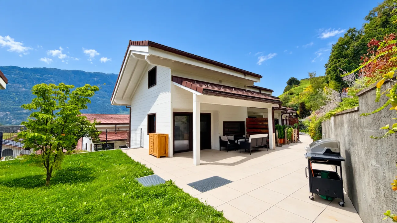Großartige Reihenhaus-Villa 3 Zimmer ½ von 110 m2 im Herzen der Weinberge in Saillon