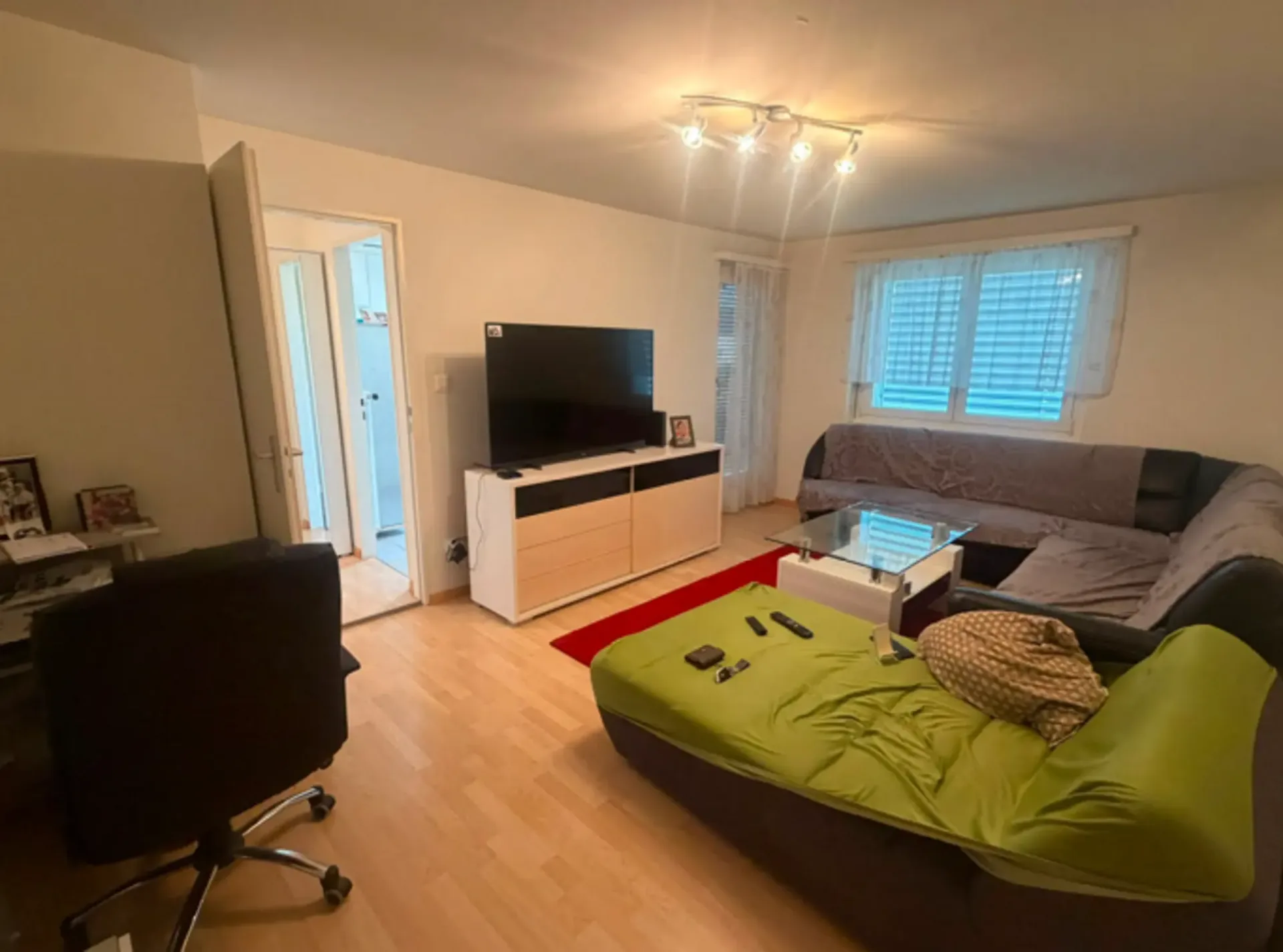 Bright 2-room apartment on the 1st floor available from December 1, 2026