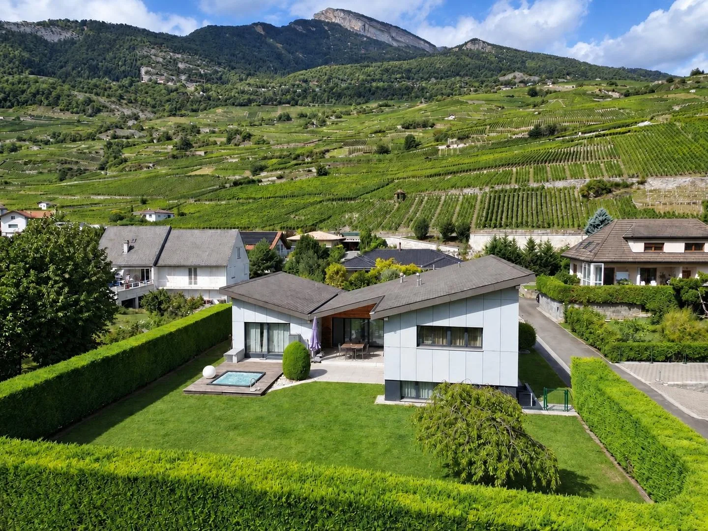 Geräumige Villa 5,5 Zi. mit 2,5 Zi. Whg. - 241m2 - Grundstück 1134m2 Vétroz