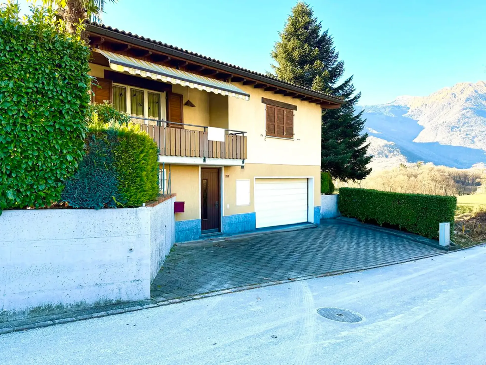 Schönes Einfamilienhaus mit Garten
