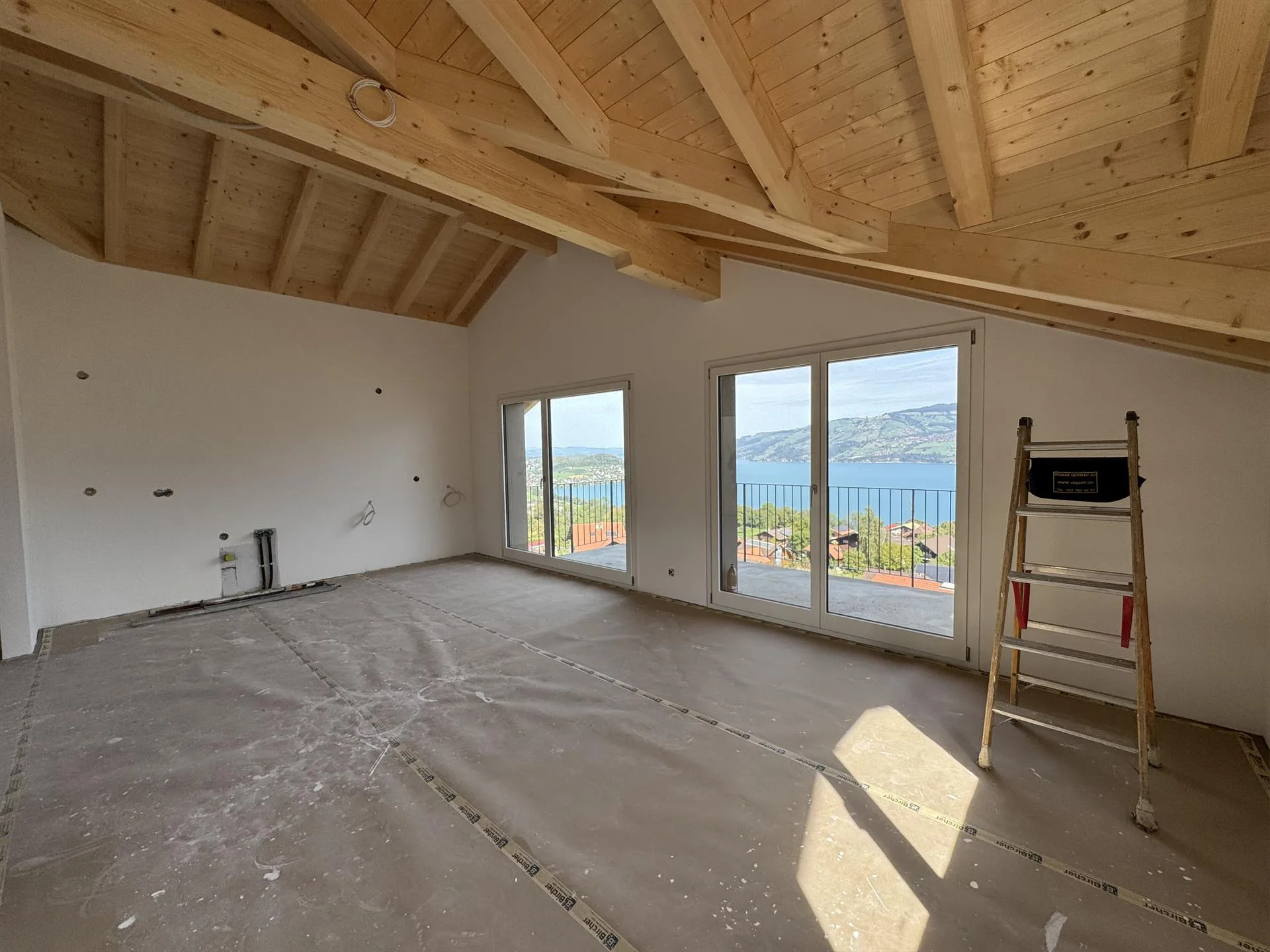 Vista mozzafiato sul lago di Thun, terrazza spaziosa (ca. 30 m²), prima occupazione in un edificio nuovo con quattro unità