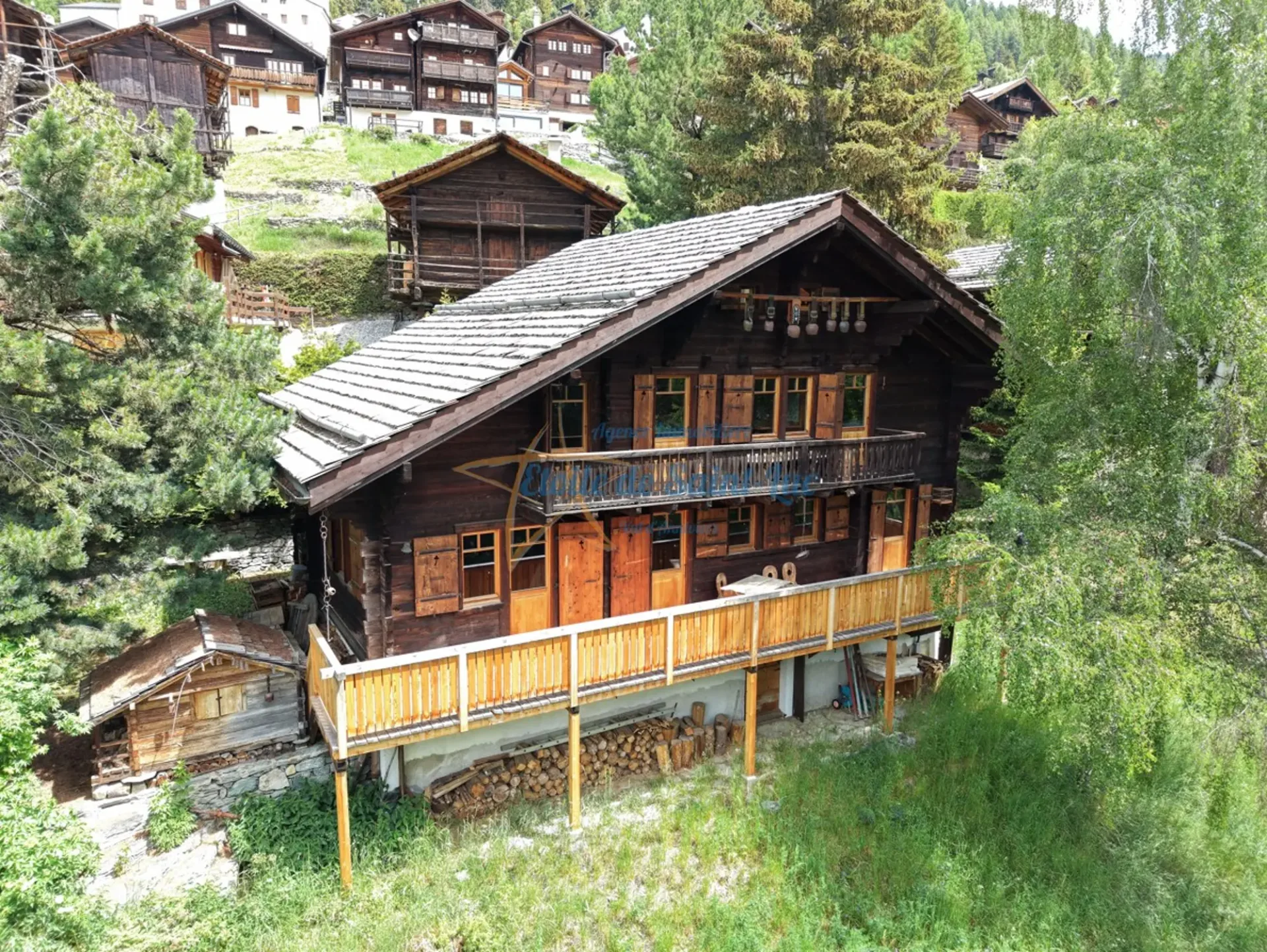 Superbe chalet et ses deux raccards