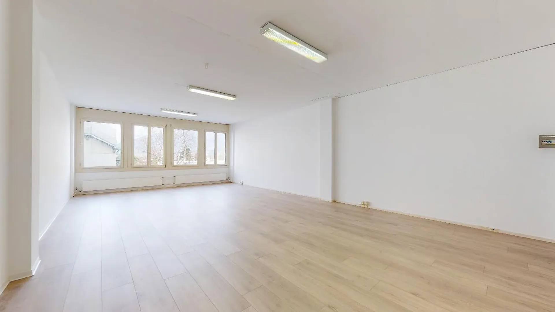 Ufficio luminoso e versatile di 68 m2  Quartino