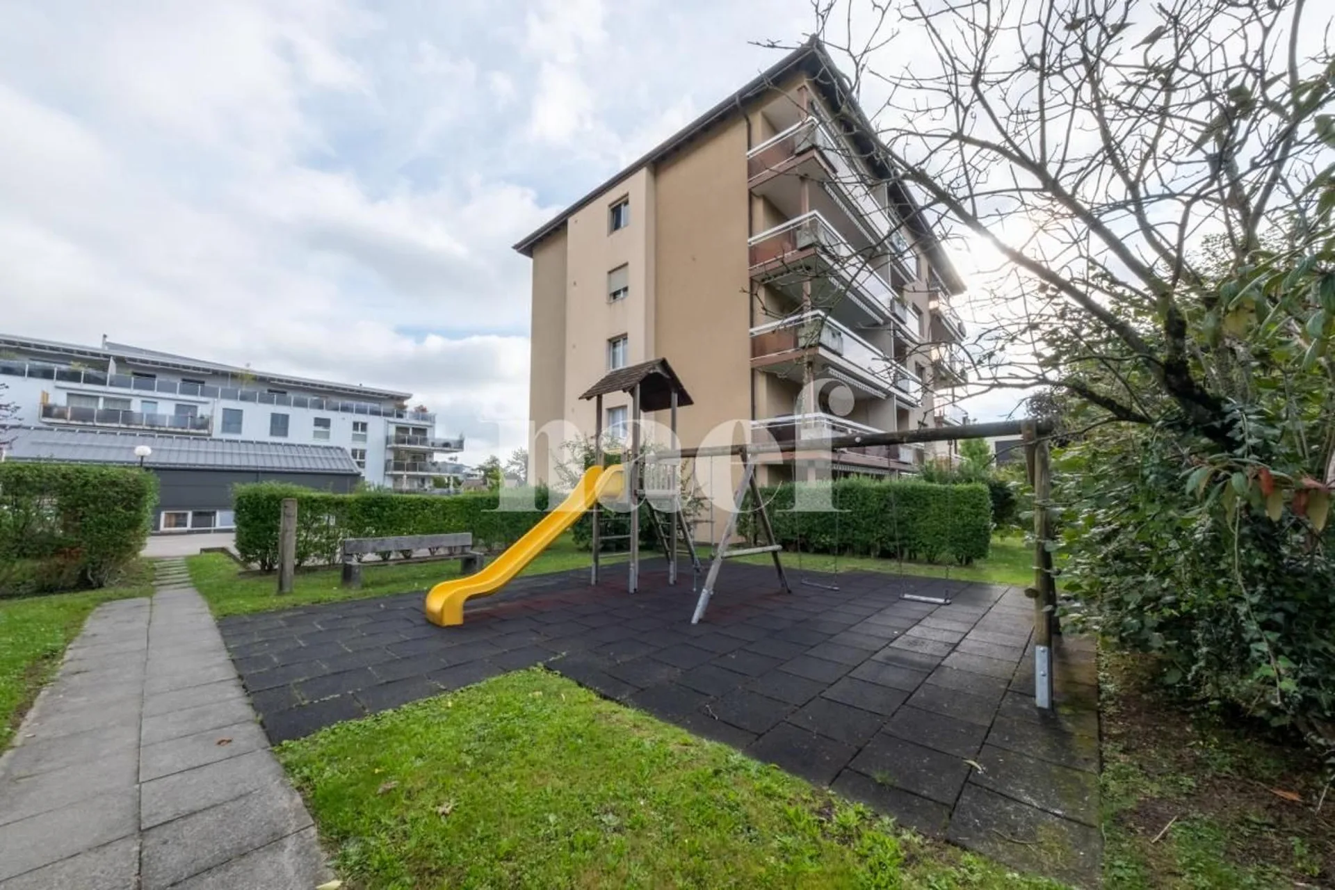 Au Landeron, 4.5-Zimmer-Wohnung mit Balkon