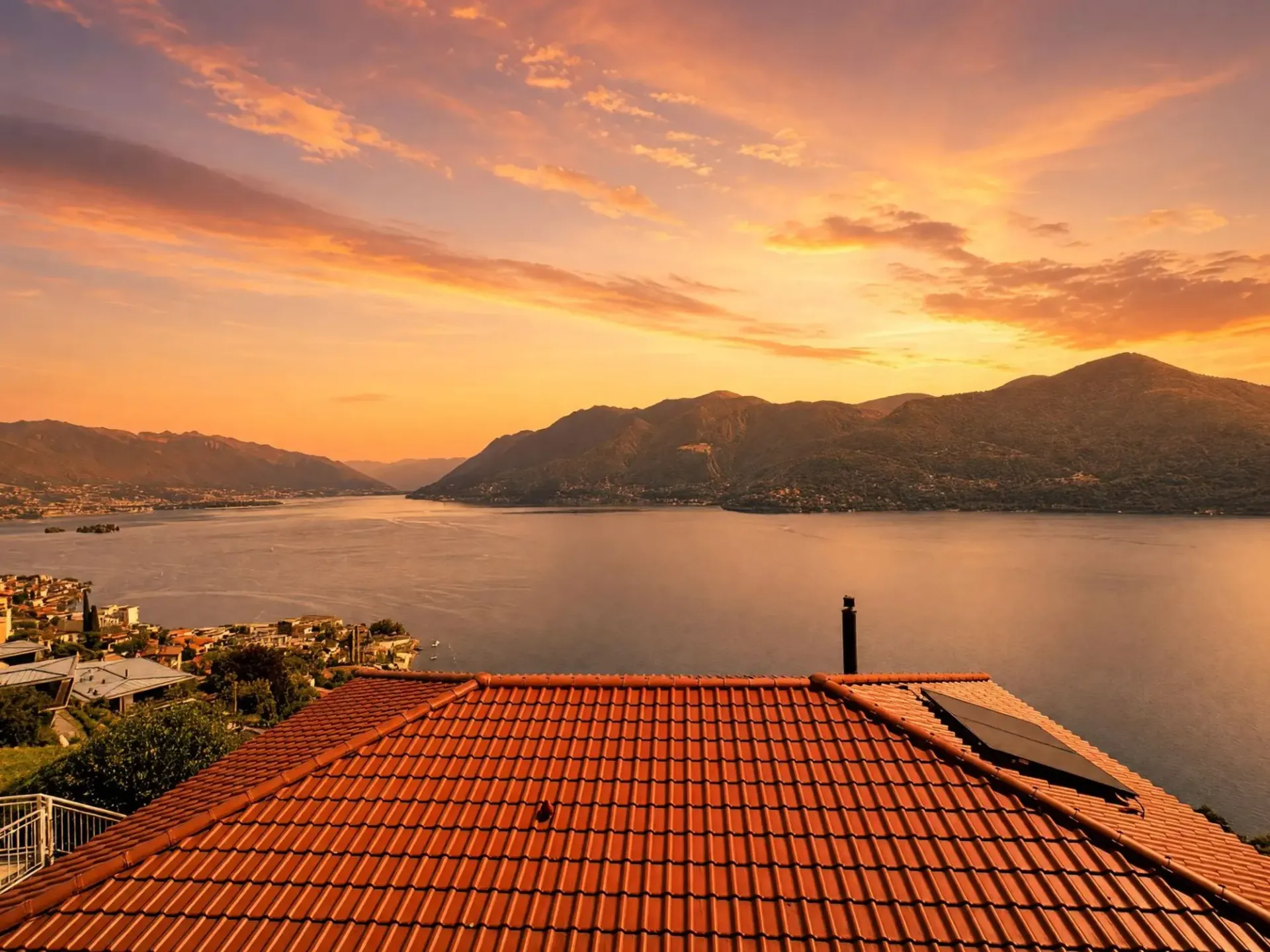 Holiday home with loggia on Lake Maggiore