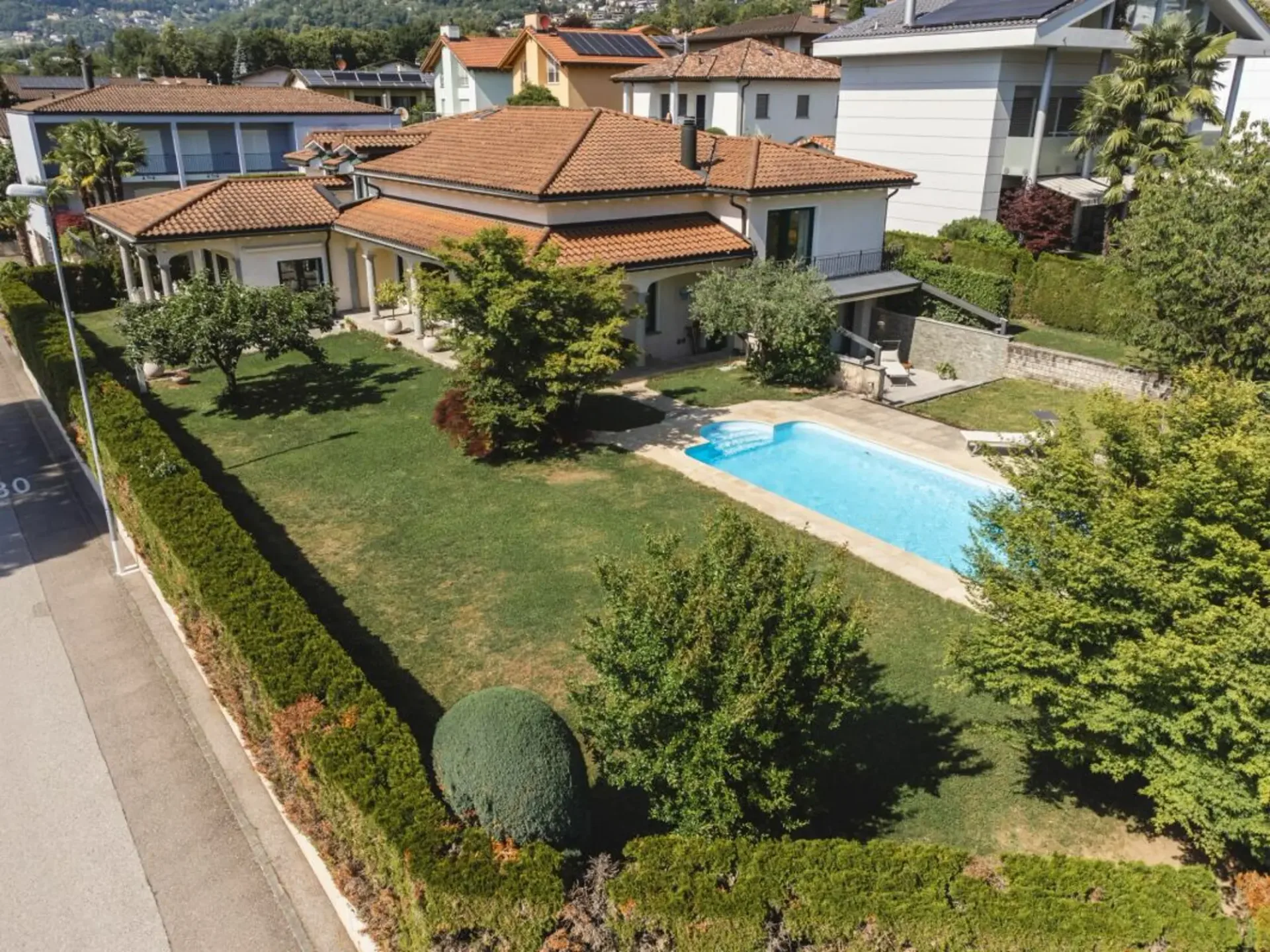 Villa mit Pool in Cadro
