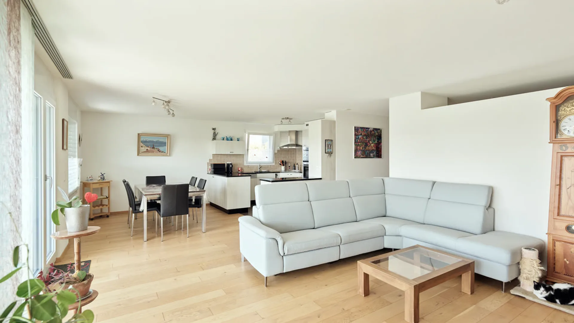 Apartment with 4.5 rooms close to many amenities