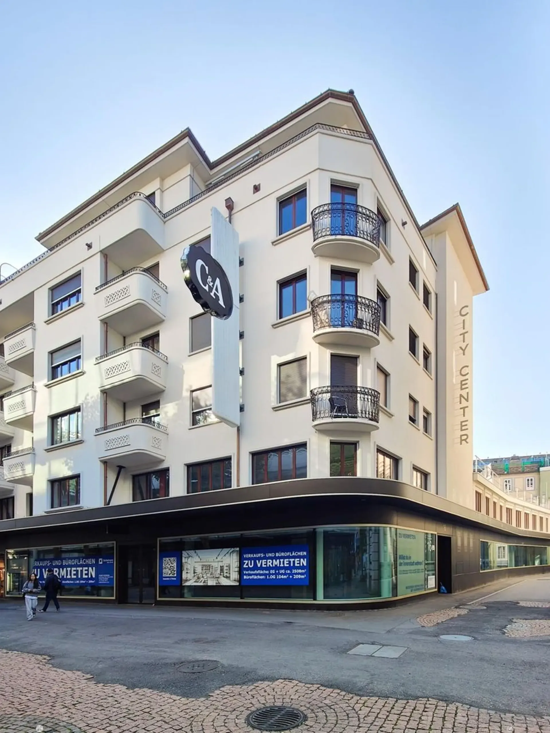 "1'000 m2 Verkaufsfläche im UG mit Frequenzbringer im EG!"