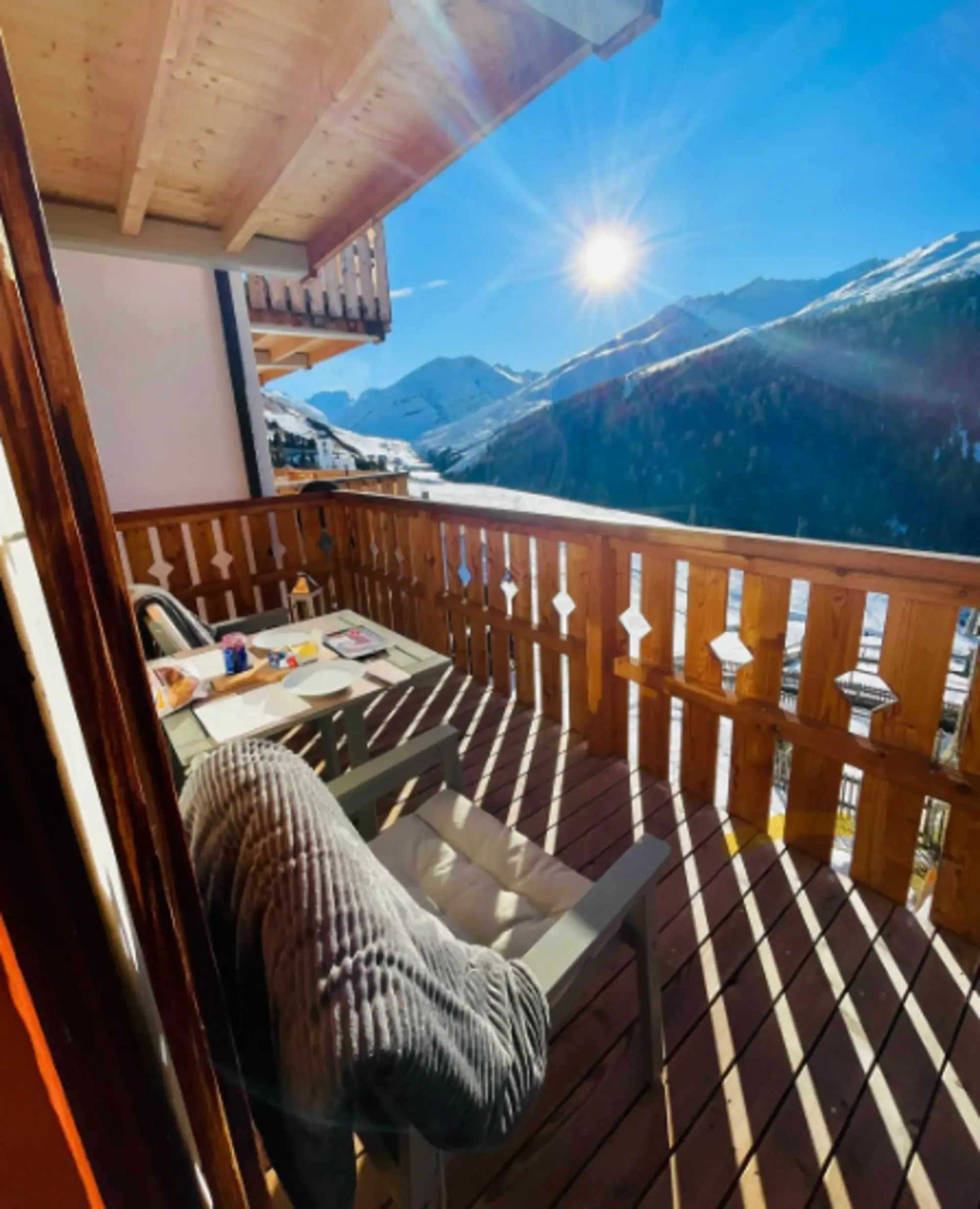 Charmante 4-Zimmer-Wohnung mit Cheminée und atemberaubender Bergkulisse in Avers-Cresta